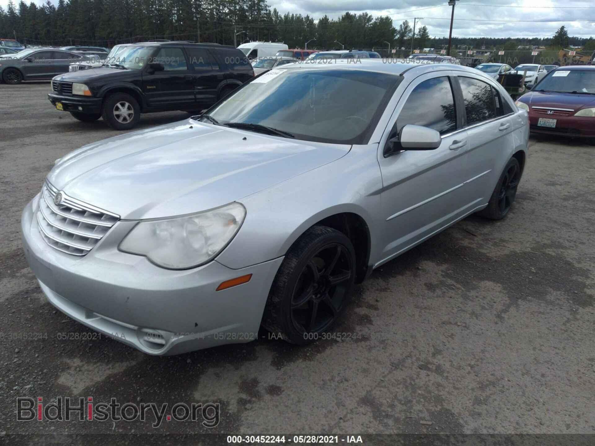 2010 CHRYSLER SEBRING - VIN: 1C3CC5FD8AN196841 - Фото 2