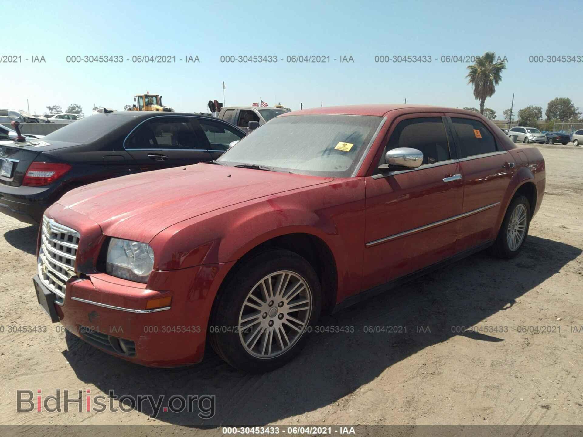 2010 CHRYSLER 300 - VIN: 2C3CA4CD4AH196039 - Фото 2
