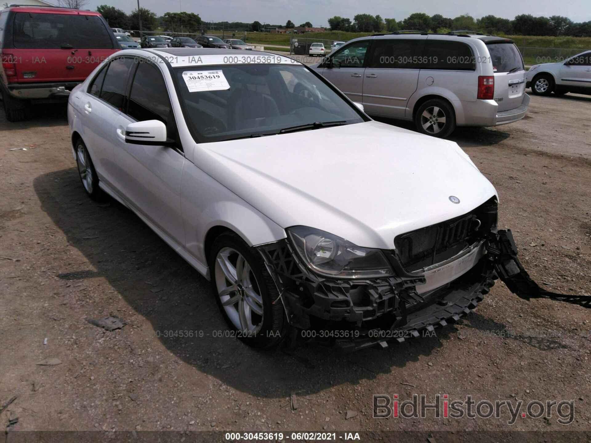 Photo WDDGF8AB5DR297057 - MERCEDES-BENZ C-CLASS 2013