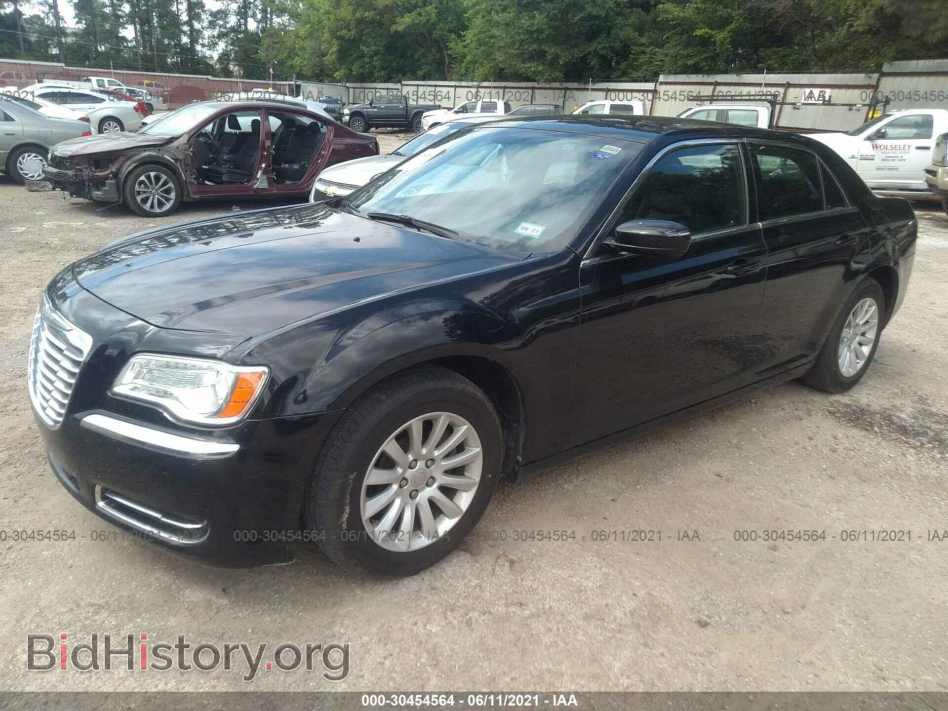 2014 CHRYSLER 300 - VIN: 2C3CCAAG2EH378785 - Фото 2