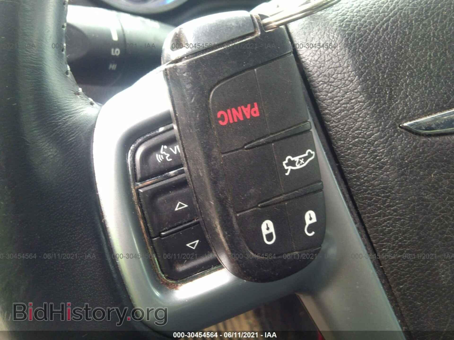 2014 CHRYSLER 300 - VIN: 2C3CCAAG2EH378785 - Фото 11