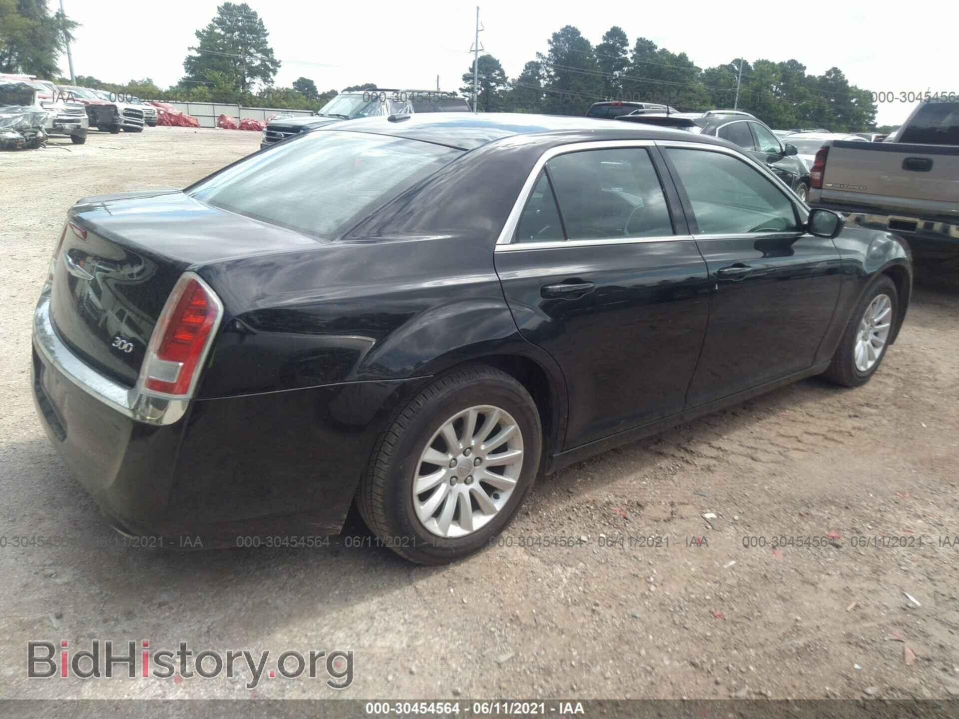 2014 CHRYSLER 300 - VIN: 2C3CCAAG2EH378785 - Фото 4