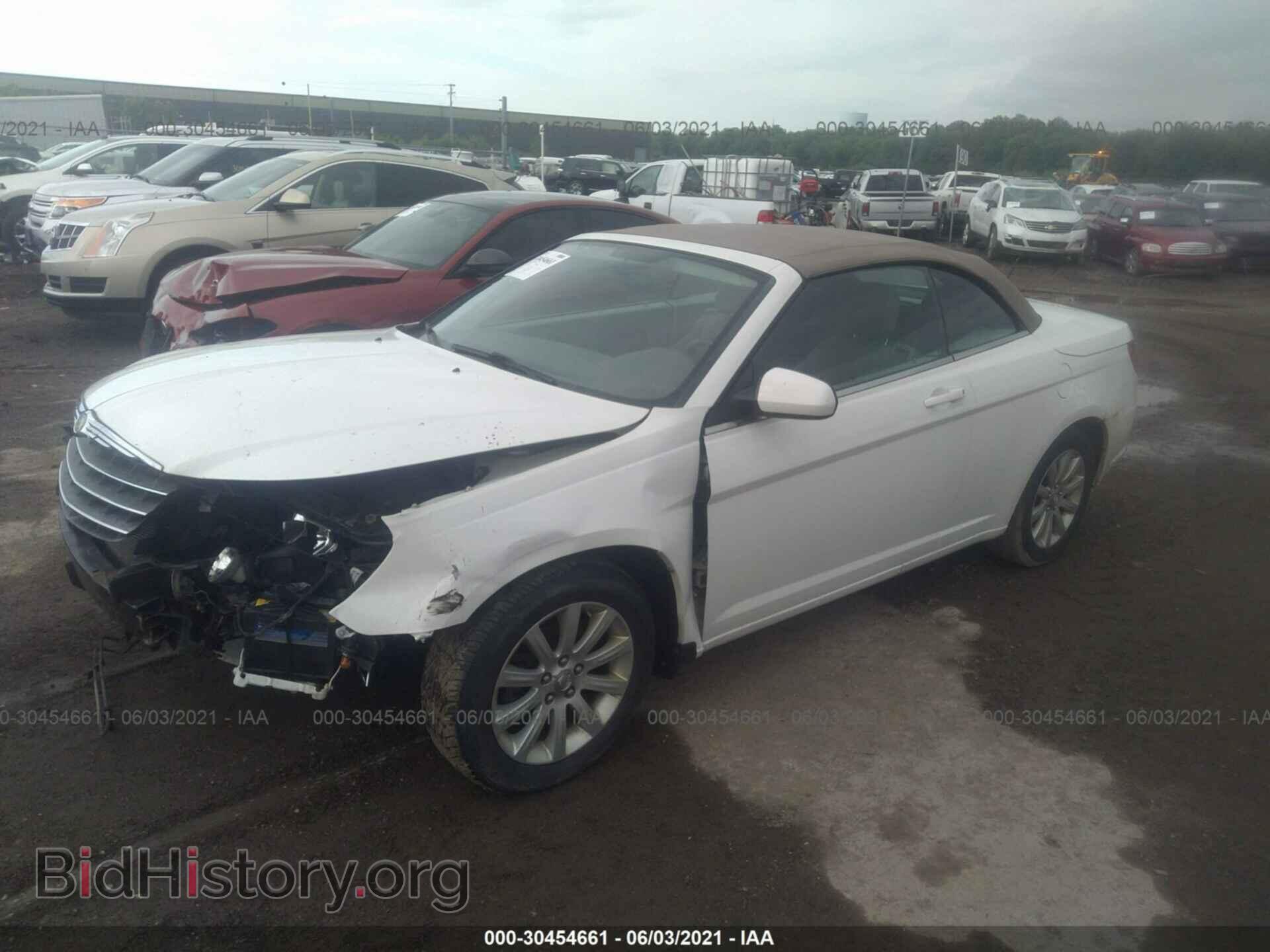 2010 CHRYSLER SEBRING - VIN: 1C3BC5ED4AN159797 - Фото 2