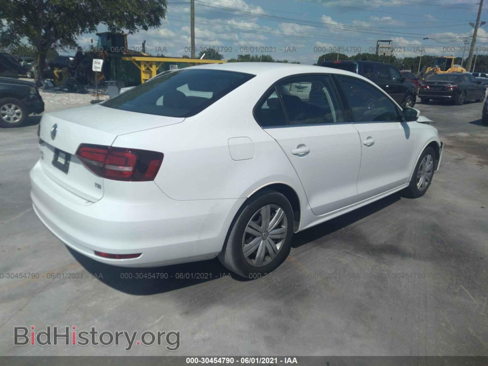 2017 VOLKSWAGEN JETTA - VIN: 3VW2B7AJ8HM406584 - Фото 4
