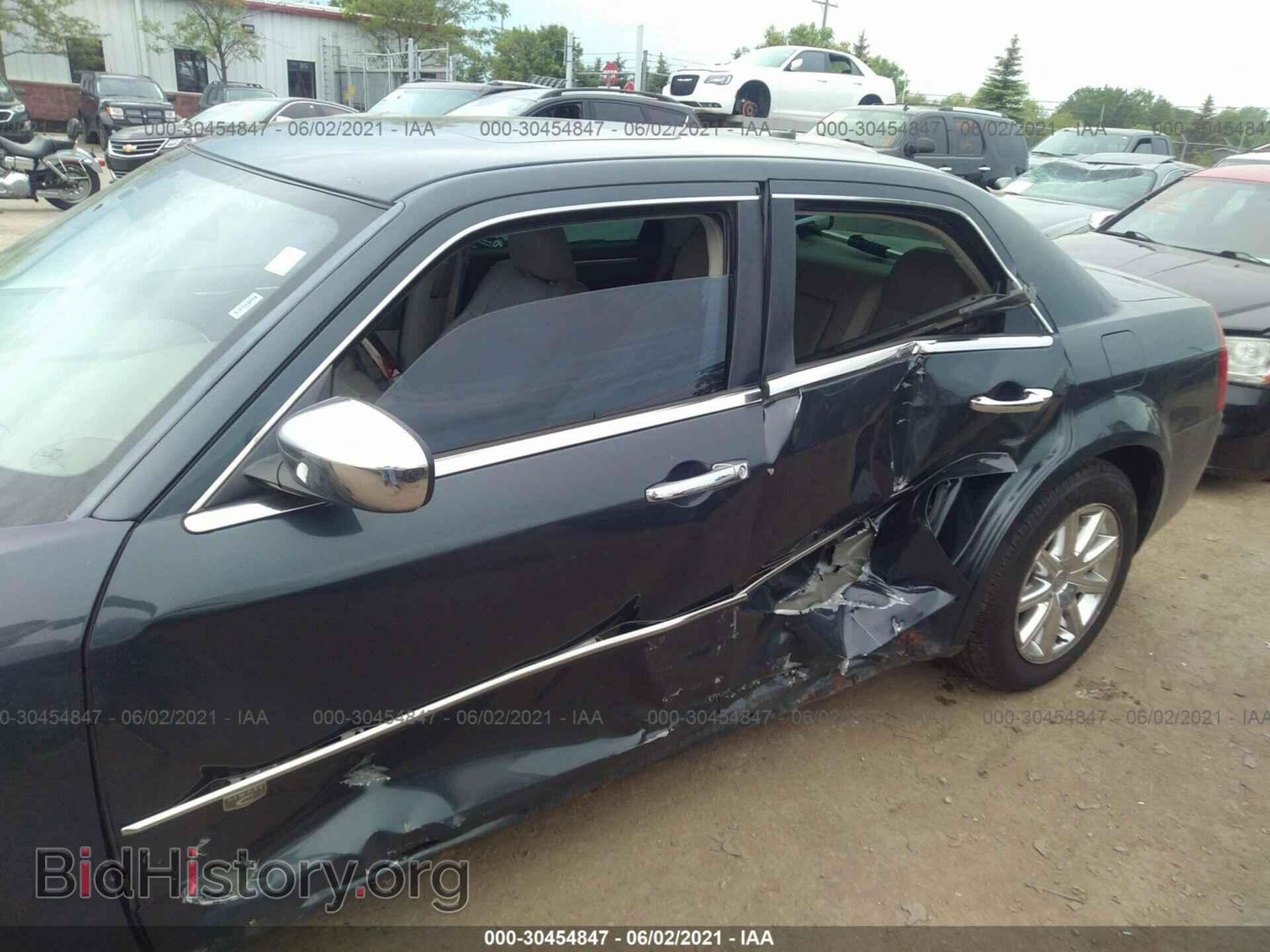 2008 CHRYSLER 300 - VIN: 2C3KA63H48H331945 - Фото 6