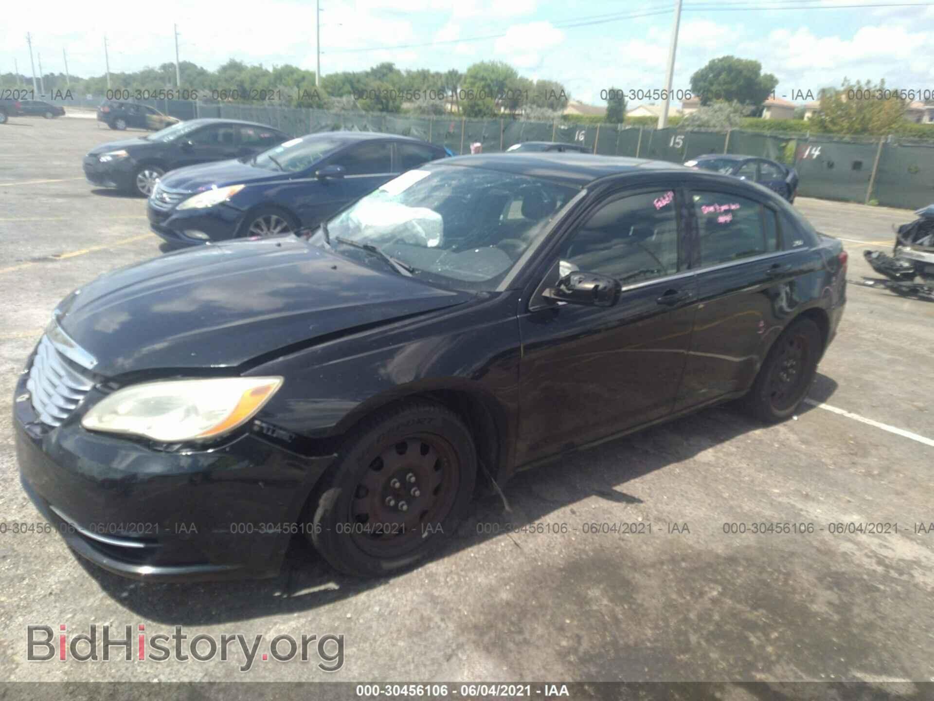 2012 CHRYSLER 200 - VIN: 1C3CCBAB4CN204585 - Photo 2