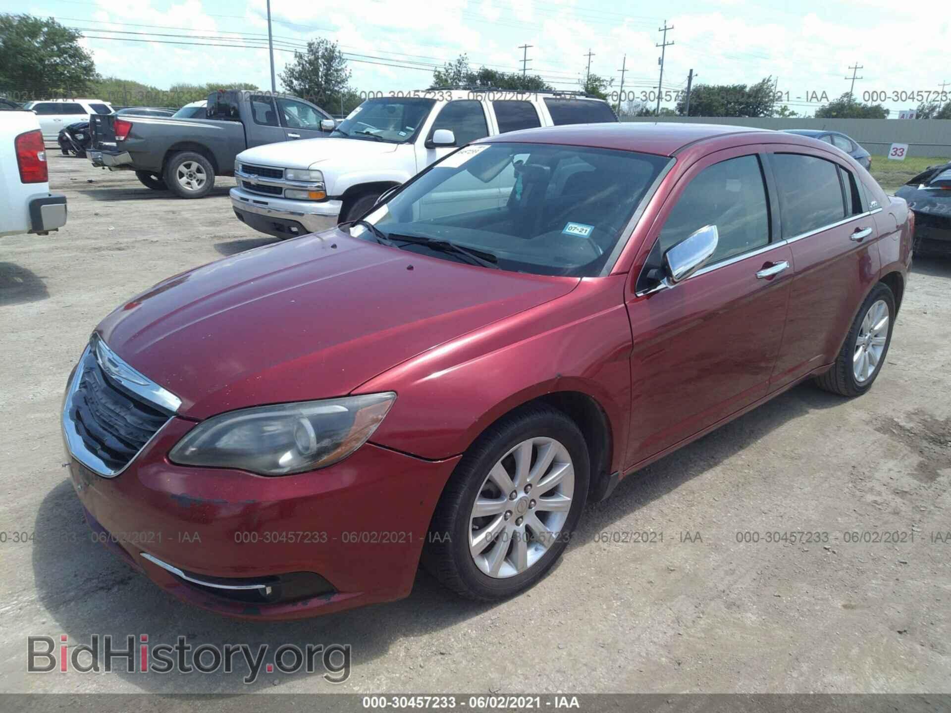 2013 CHRYSLER 200 - VIN: 1C3CCBCG3DN755066 - Фото 2