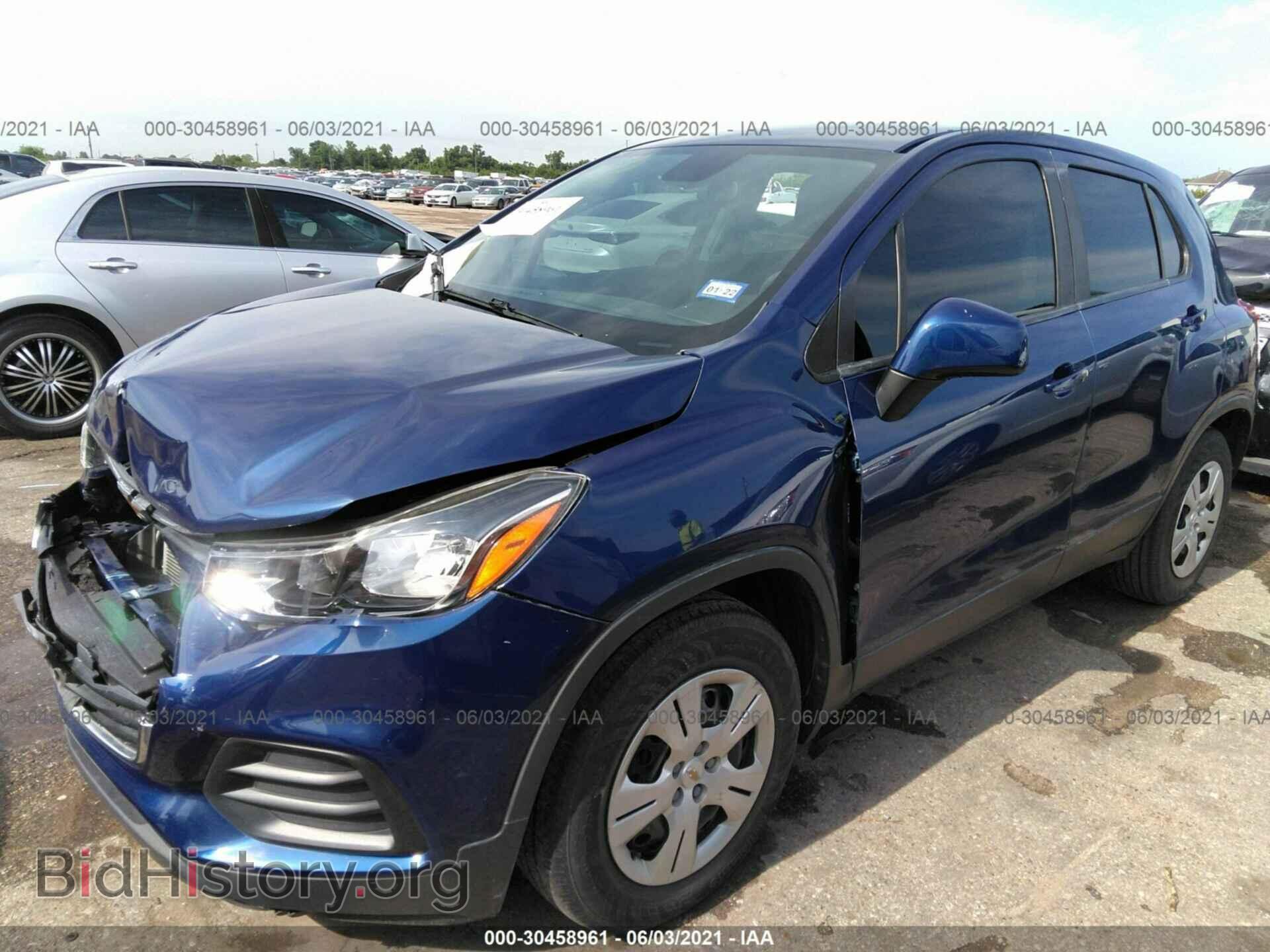 2017 CHEVROLET TRAX - VIN: 3GNCJKSB2HL148628 - Фото 2