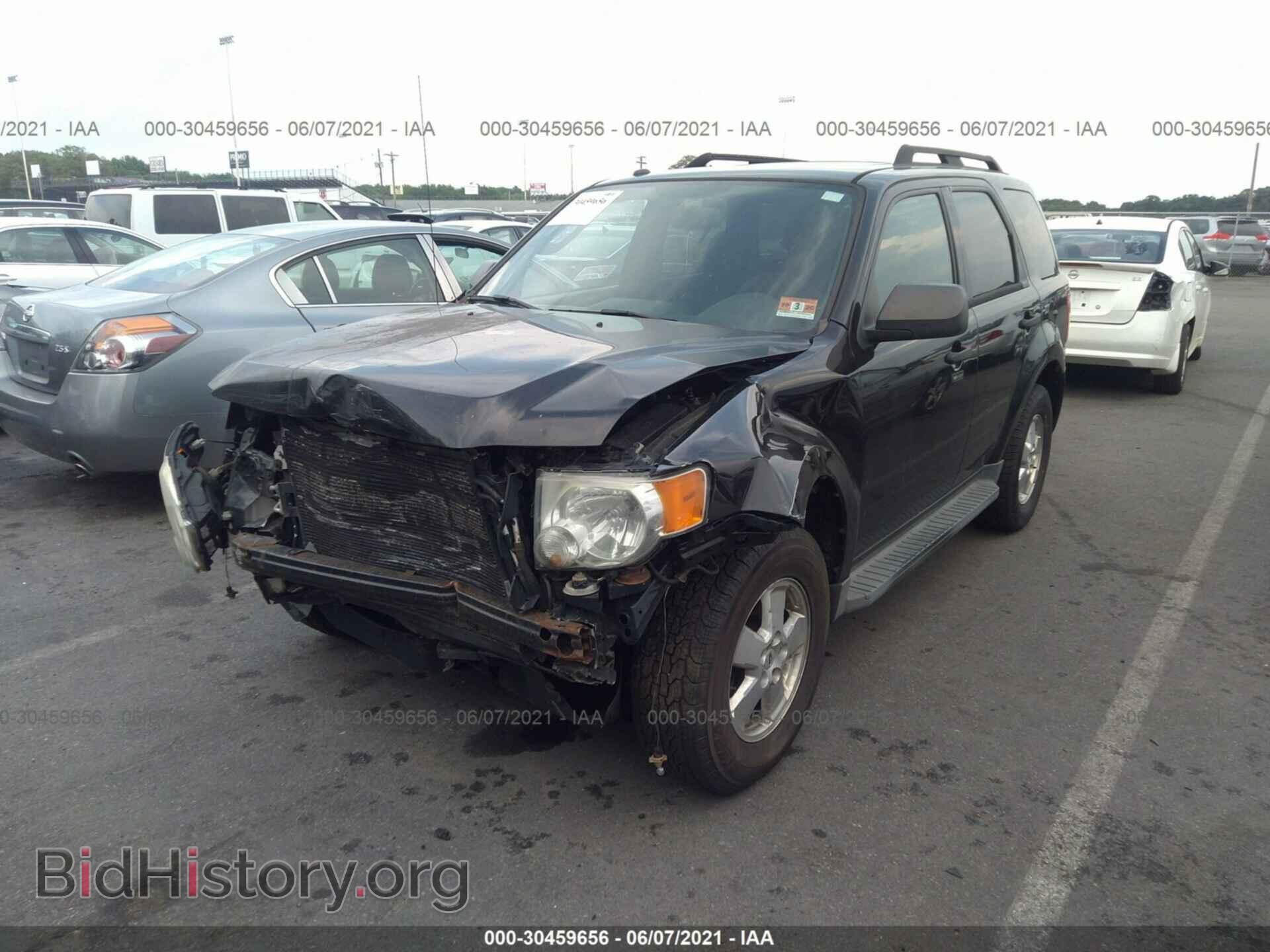 2011 FORD ESCAPE - VIN: 1FMCU0D76BKB08621 - Фото 2