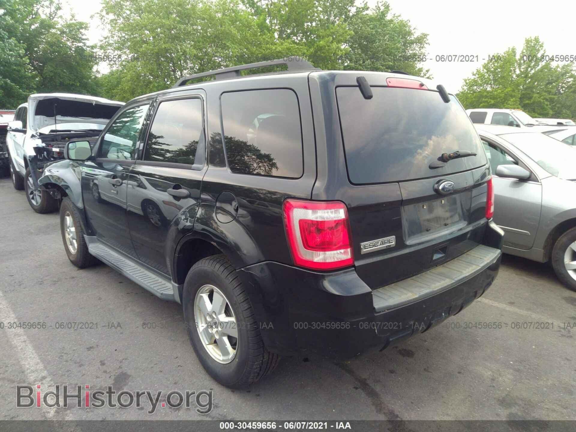 2011 FORD ESCAPE - VIN: 1FMCU0D76BKB08621 - Фото 3