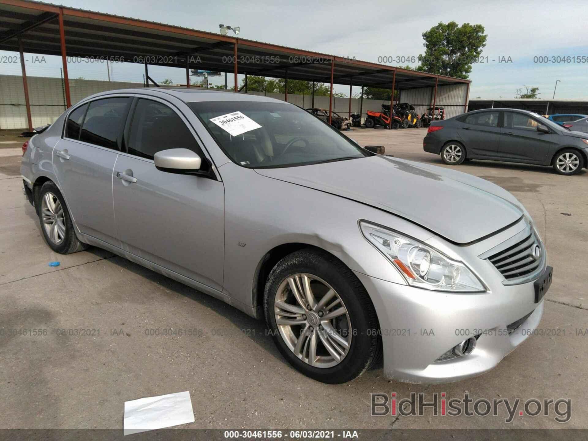 Photo JN1CV6AP7FM501713 - INFINITI Q40 2015