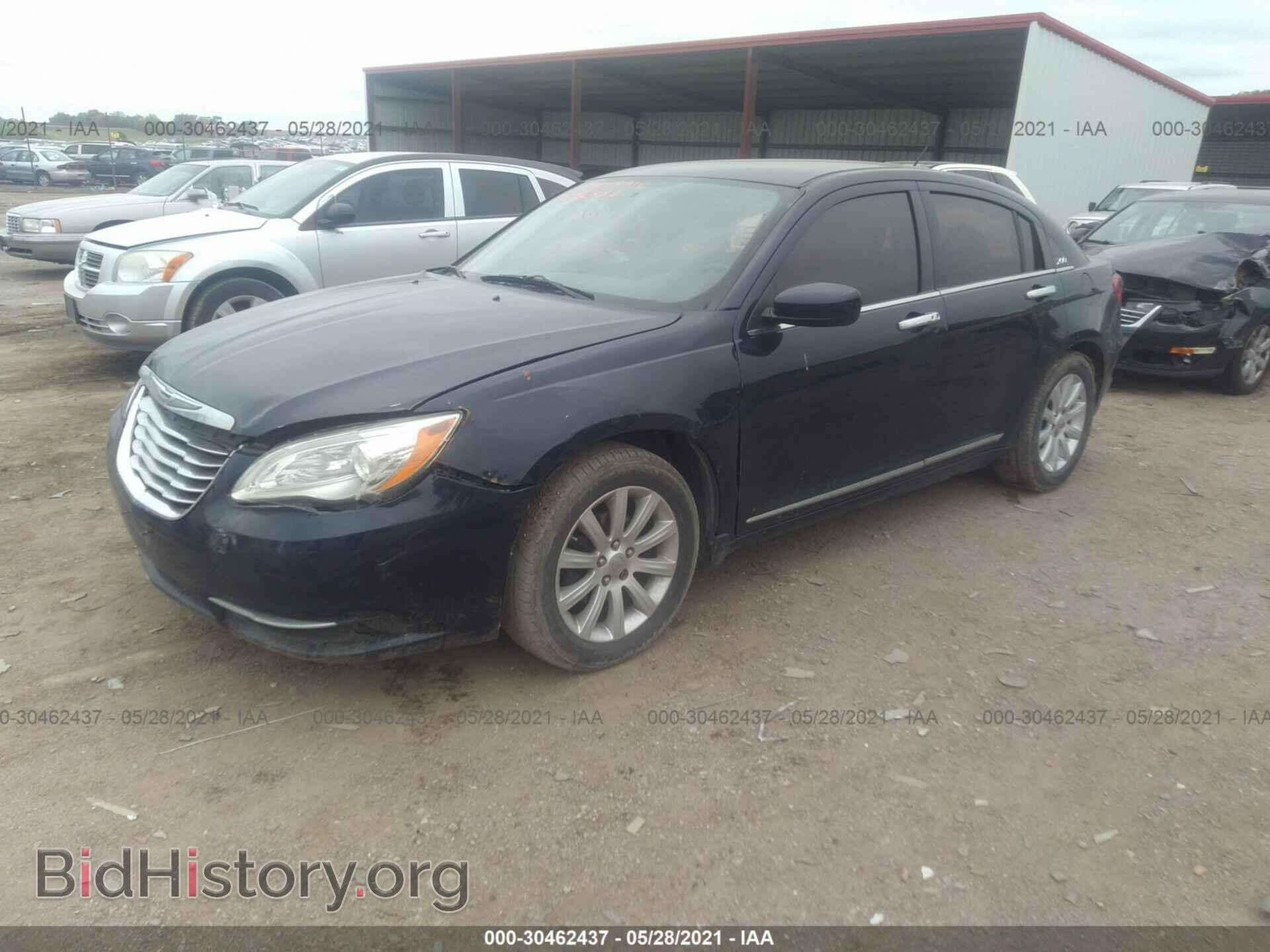 2013 CHRYSLER 200 - VIN: 1C3CCBBB8DN597782 - Фото 2