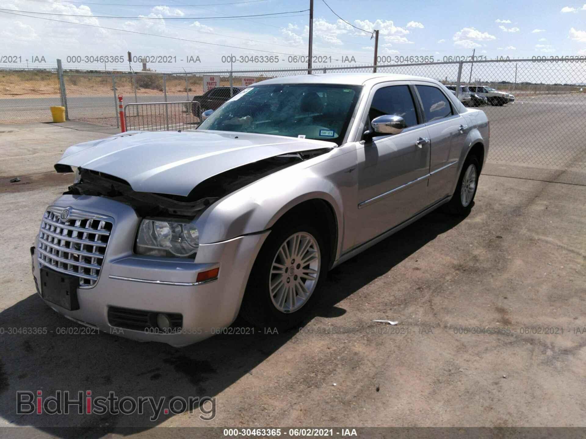2010 CHRYSLER 300 - VIN: 2C3CA5CV2AH325202 - Фото 2