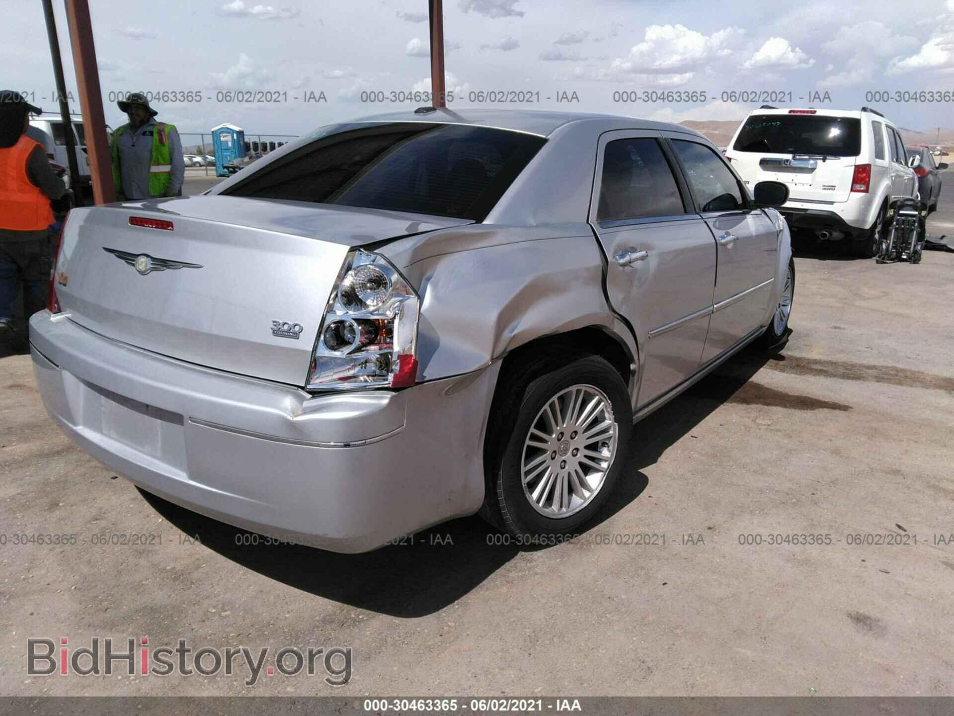 2010 CHRYSLER 300 - VIN: 2C3CA5CV2AH325202 - Фото 4