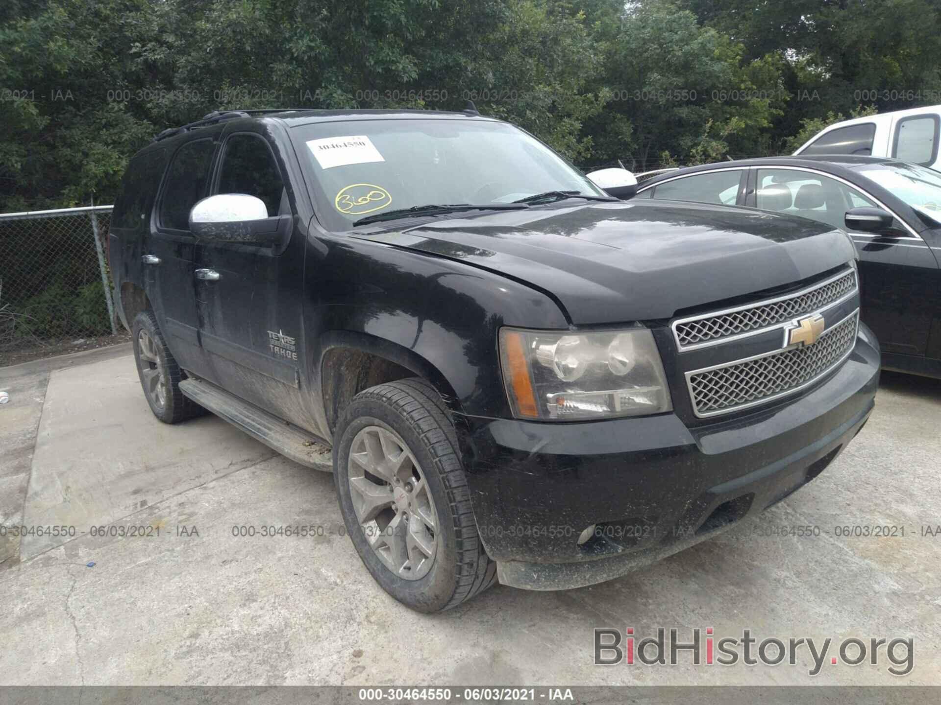 Photo 1GNSCBE0XBR377994 - CHEVROLET TAHOE 2011