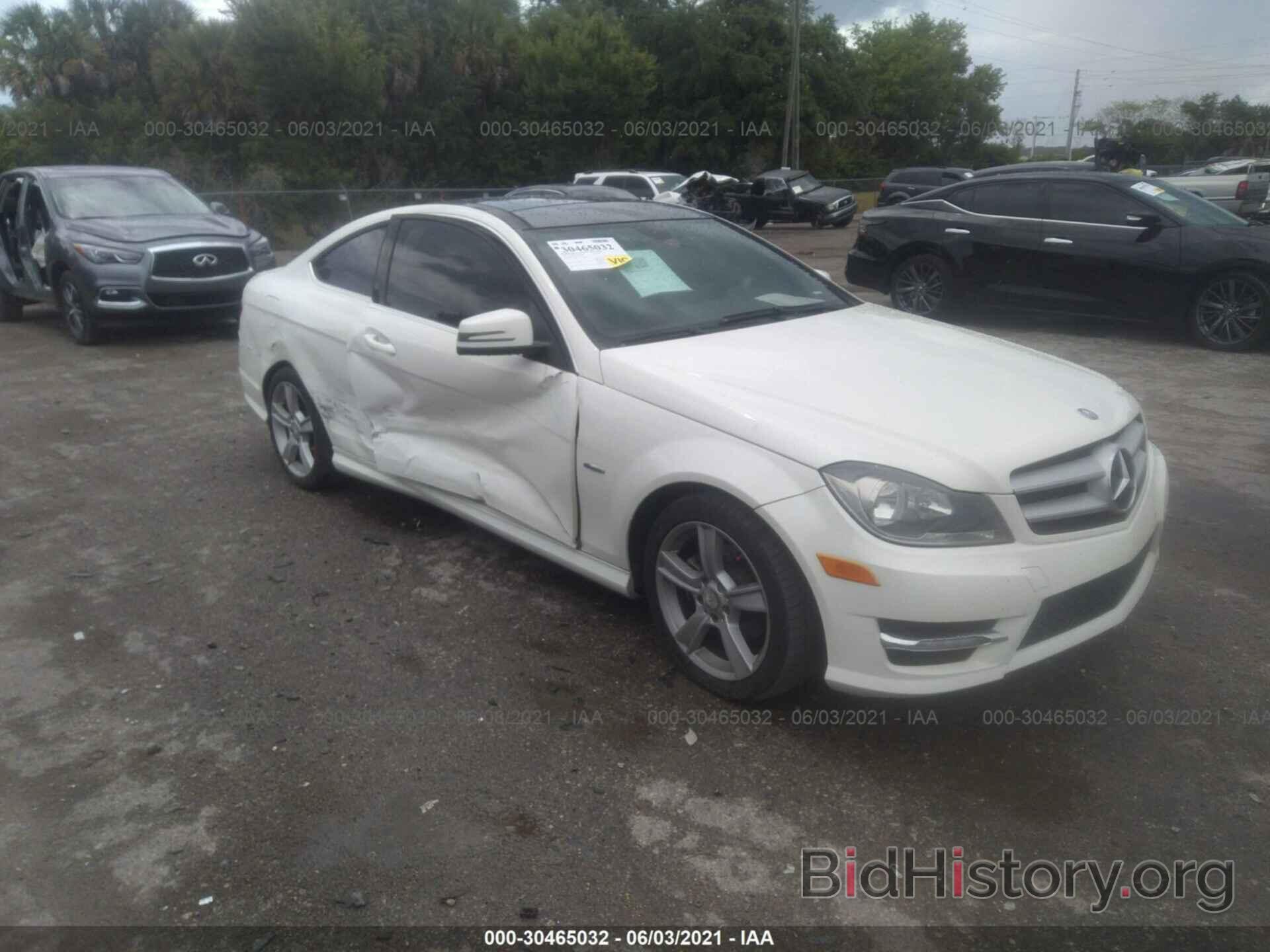 Photo WDDGJ4HB1CF810138 - MERCEDES-BENZ C-CLASS 2012