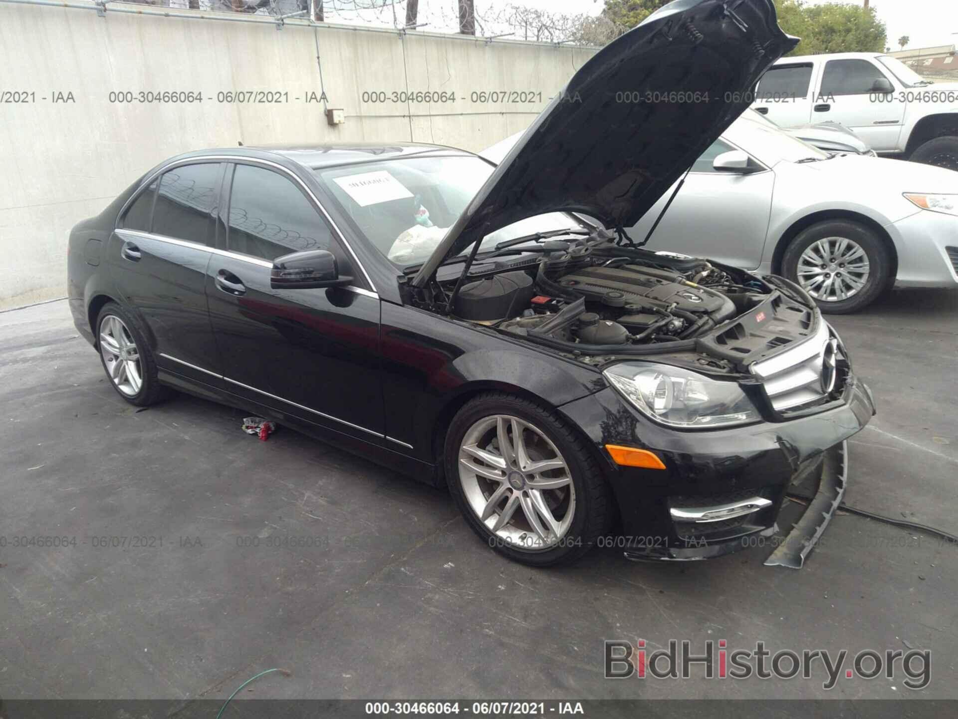 Photo WDDGF4HB6DR265359 - MERCEDES-BENZ C-CLASS 2013