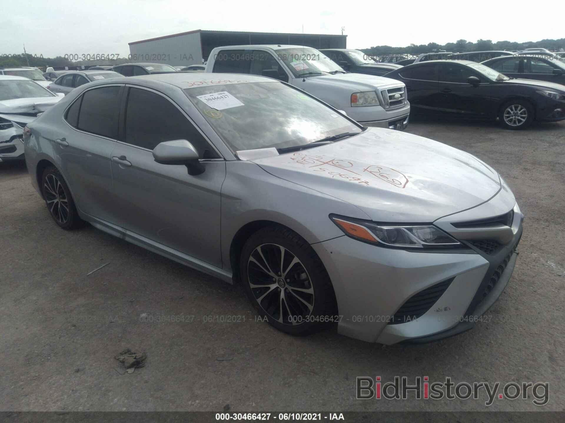 Photo 4T1B11HKXJU033417 - TOYOTA CAMRY 2018