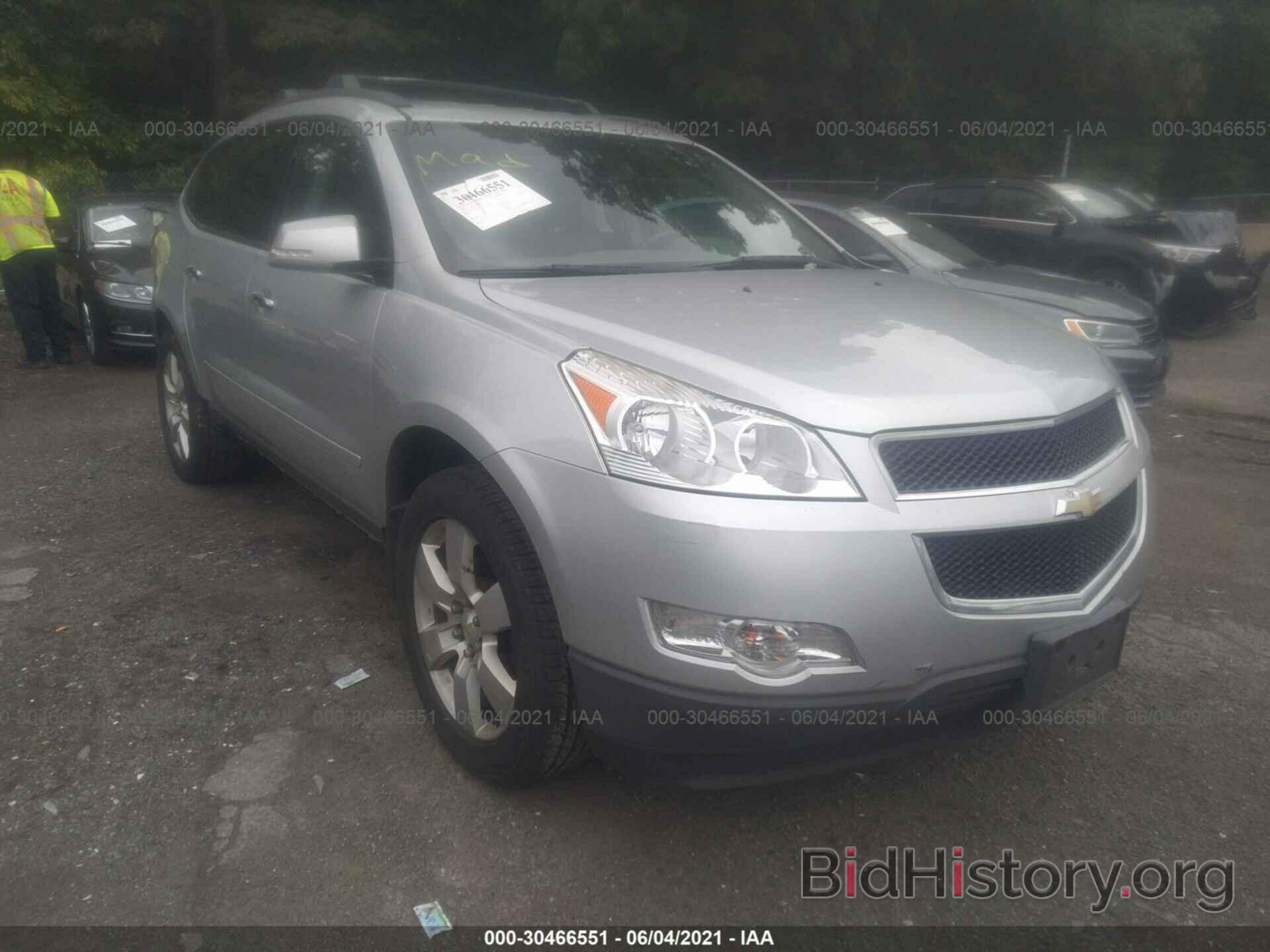 Фотография 1GNKRGED3BJ409326 - CHEVROLET TRAVERSE 2011