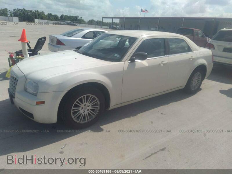 2008 Chrysler 300 (VIN 2C3KA43R28H123740) — photo 2 of 11