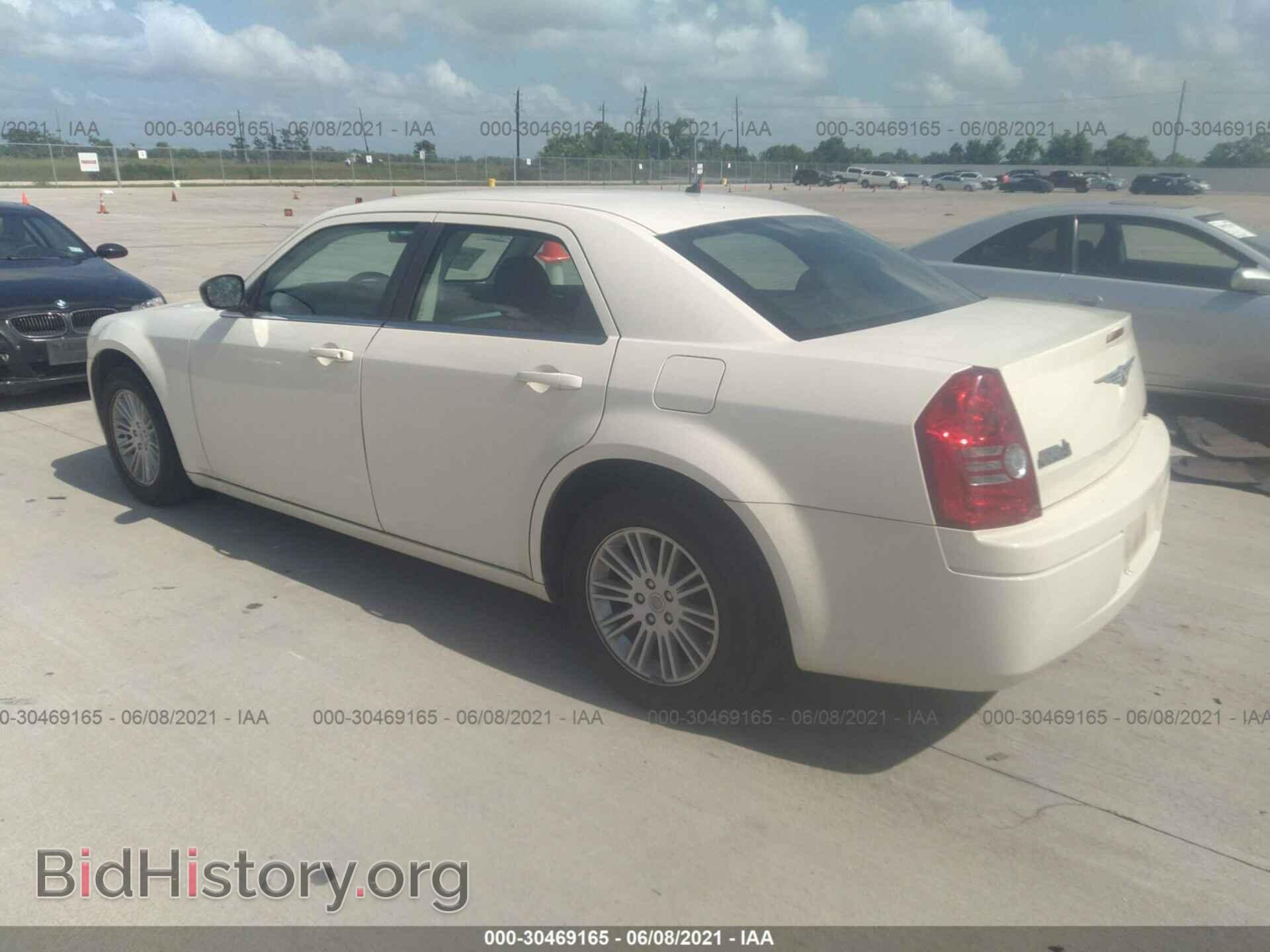 2008 CHRYSLER 300 - VIN: 2C3KA43R28H123740 - Фото 3