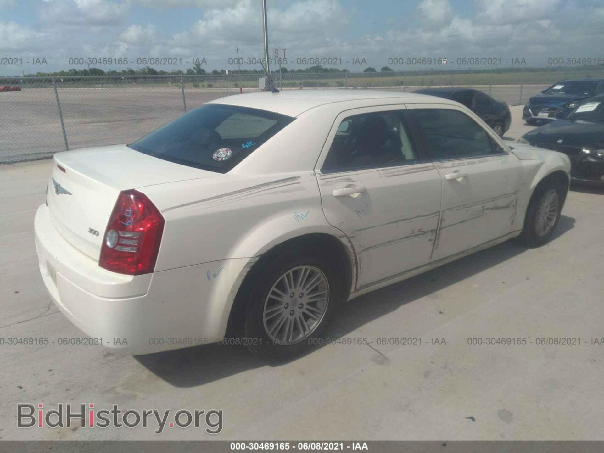 2008 CHRYSLER 300 - VIN: 2C3KA43R28H123740 - Фото 4