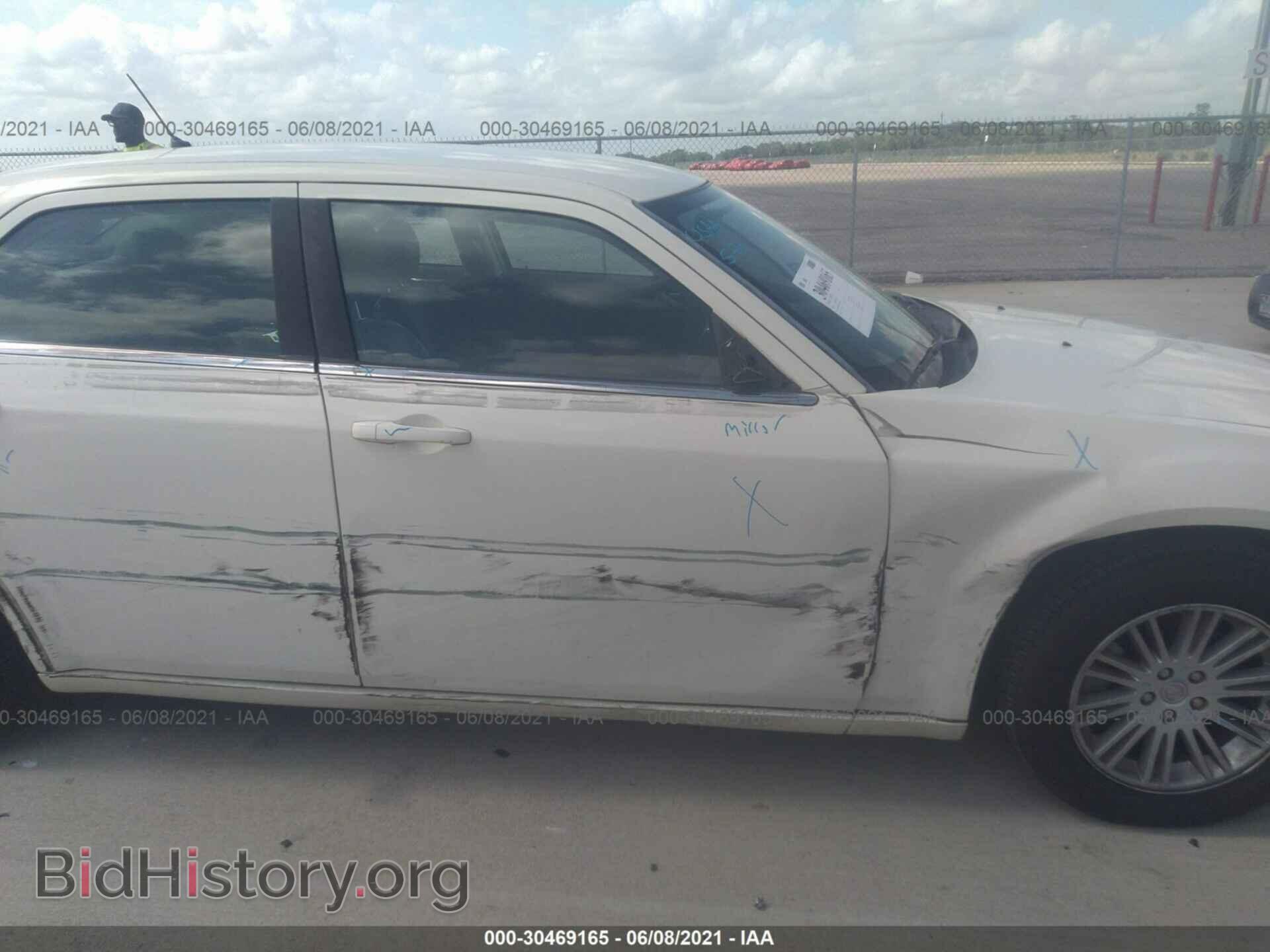 2008 CHRYSLER 300 - VIN: 2C3KA43R28H123740 - Фото 6