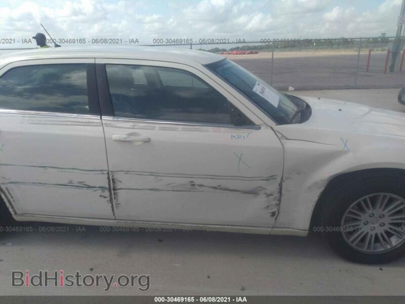 2008 Chrysler 300 (VIN 2C3KA43R28H123740) — photo 6 of 11