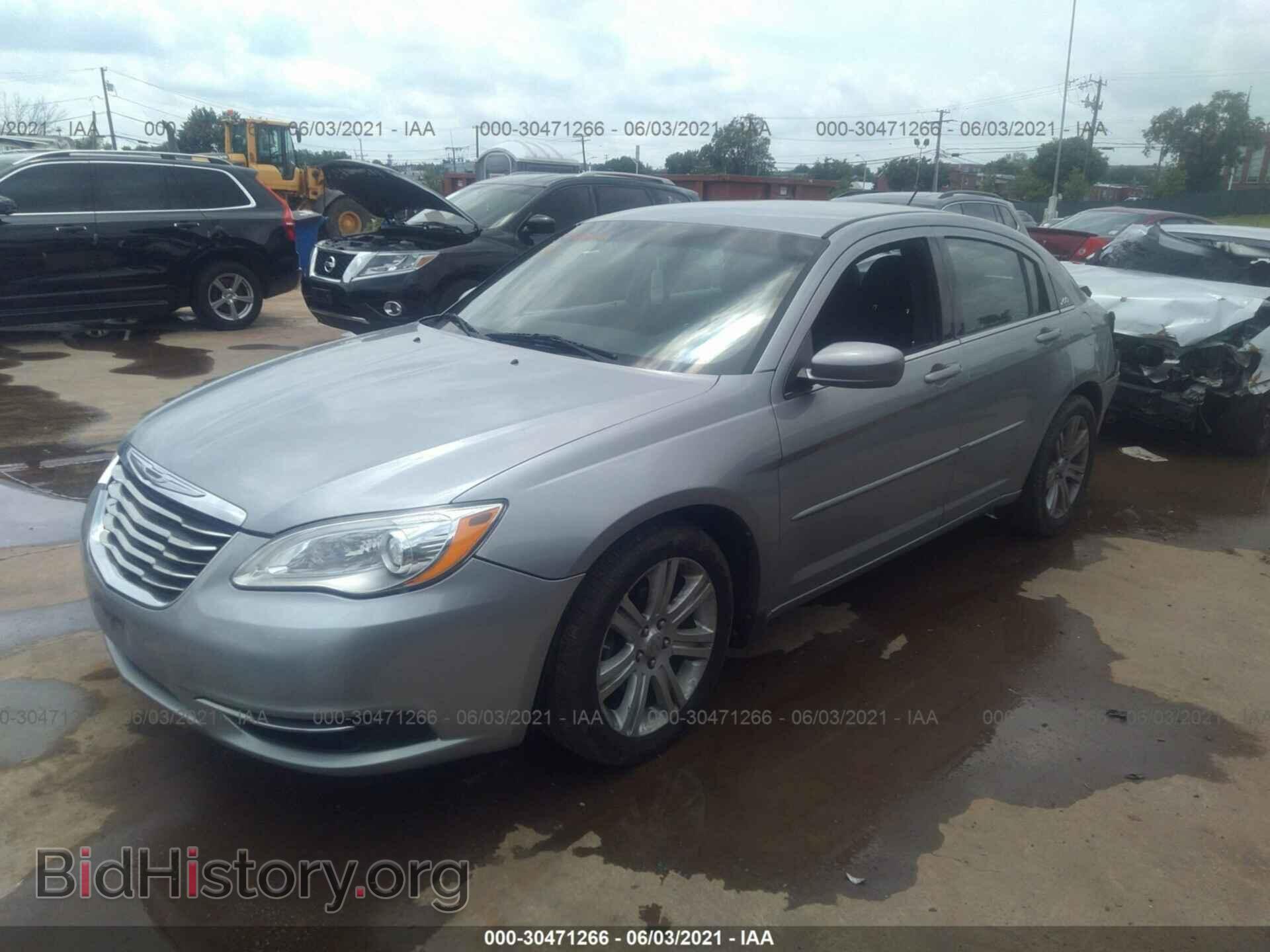 2013 CHRYSLER 200 - VIN: 1C3CCBBBXDN732566 - Фото 2