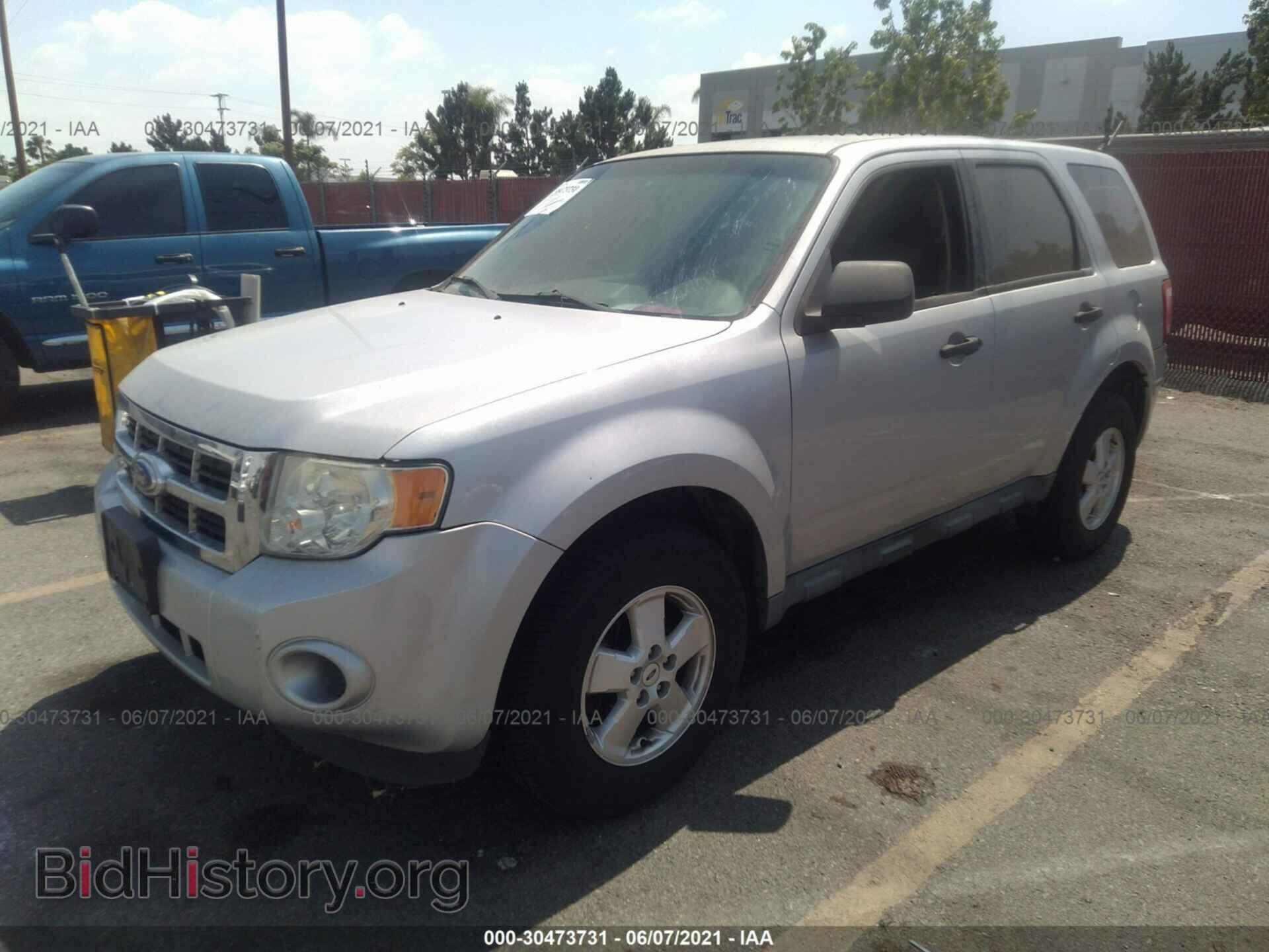 2011 FORD ESCAPE - VIN: 1FMCU0C73BKC23730 - Фото 2