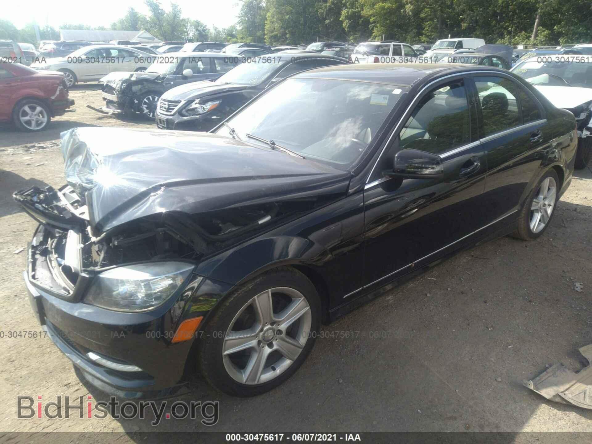 2011 MERCEDES-BENZ C-CLASS - VIN: WDDGF8BB3BR139215 - Фото 2