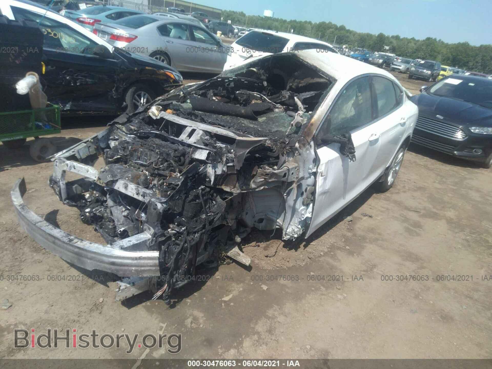 2016 CHRYSLER 200 - VIN: 1C3CCCAB5GN164786 - Фото 2