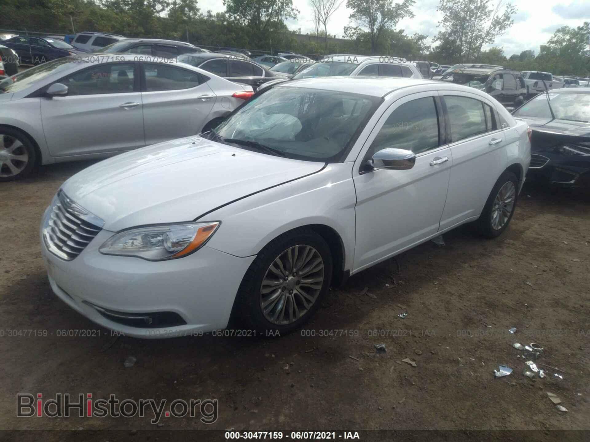 2013 CHRYSLER 200 - VIN: 1C3CCBCG6DN598794 - Фото 2