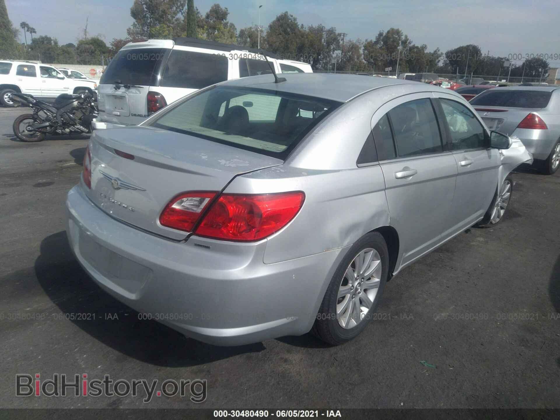2010 CHRYSLER SEBRING - VIN: 1C3CC5FB1AN207628 - Фото 4