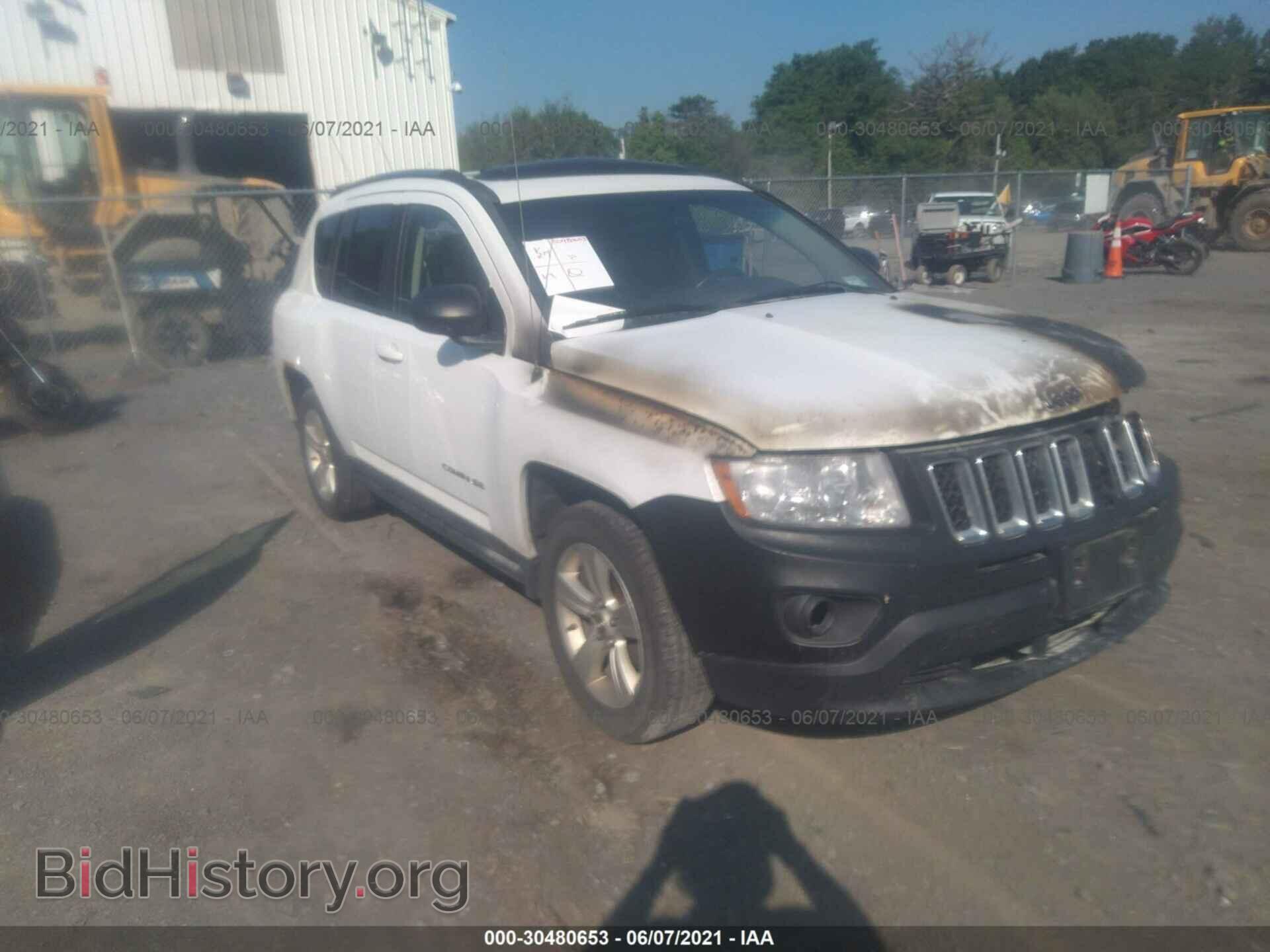 Photo 1J4NF1FB0BD244577 - JEEP COMPASS 2011