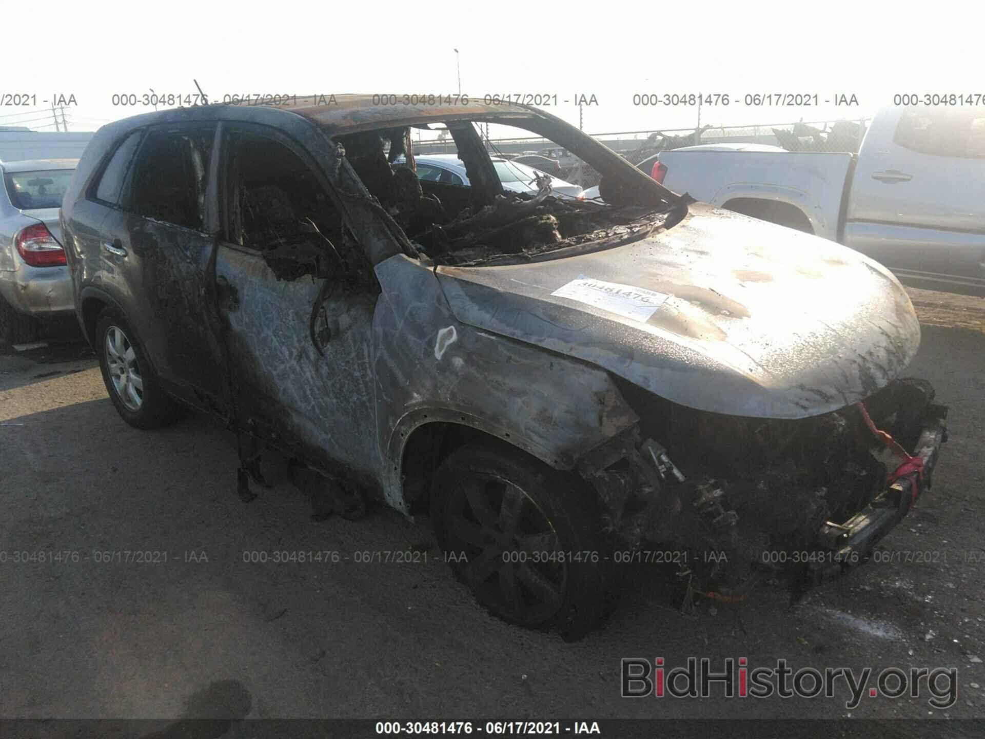 Photo 5XYKT4A1XDG407466 - KIA SORENTO 2013