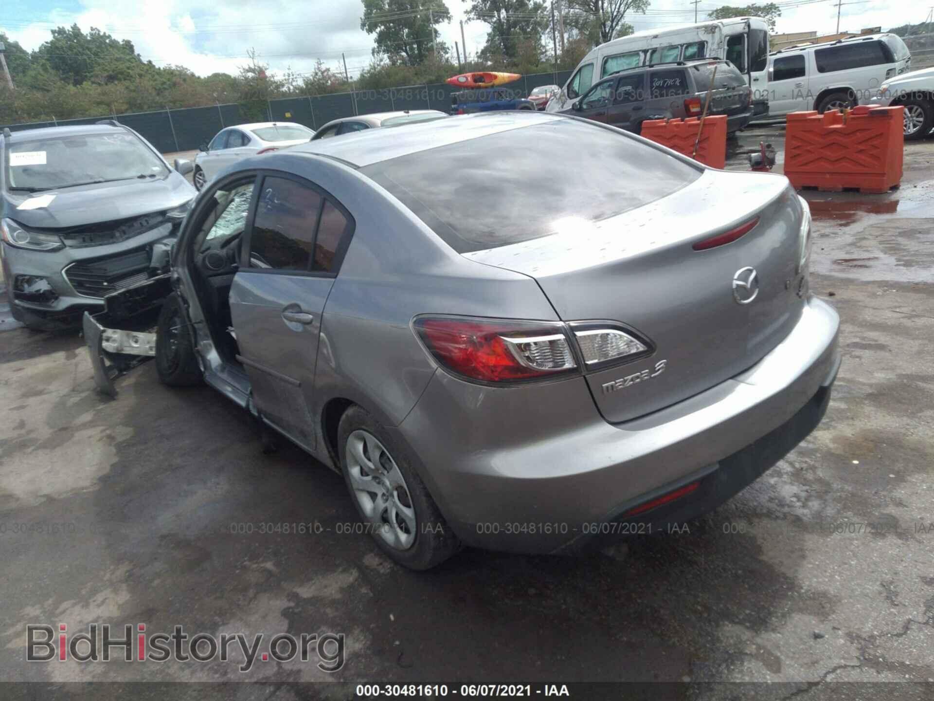 2011 MAZDA MAZDA3 - VIN: JM1BL1UF4B1377853 - Фото 3