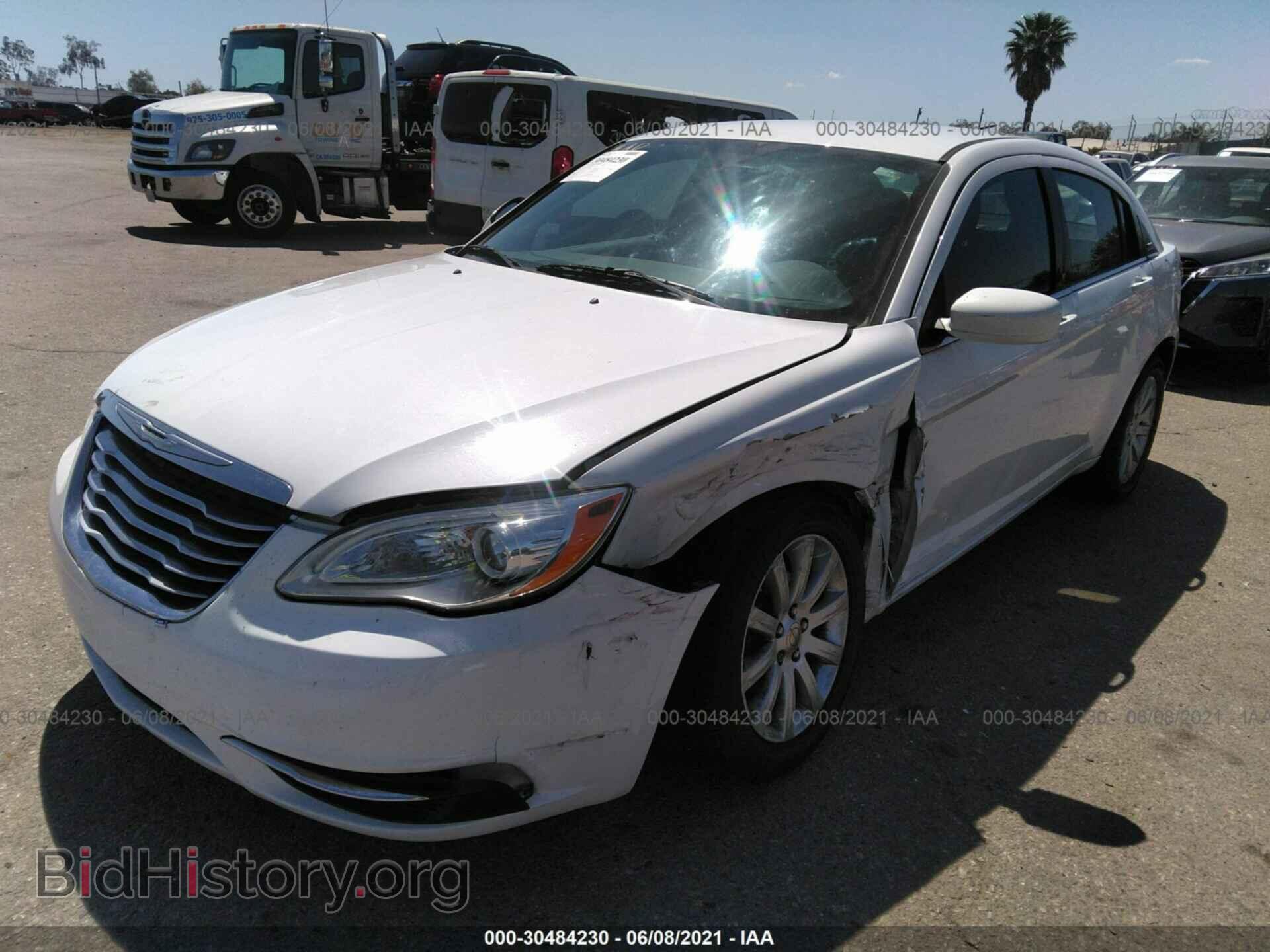 2013 CHRYSLER 200 - VIN: 1C3CCBBBXDN515356 - Фото 2