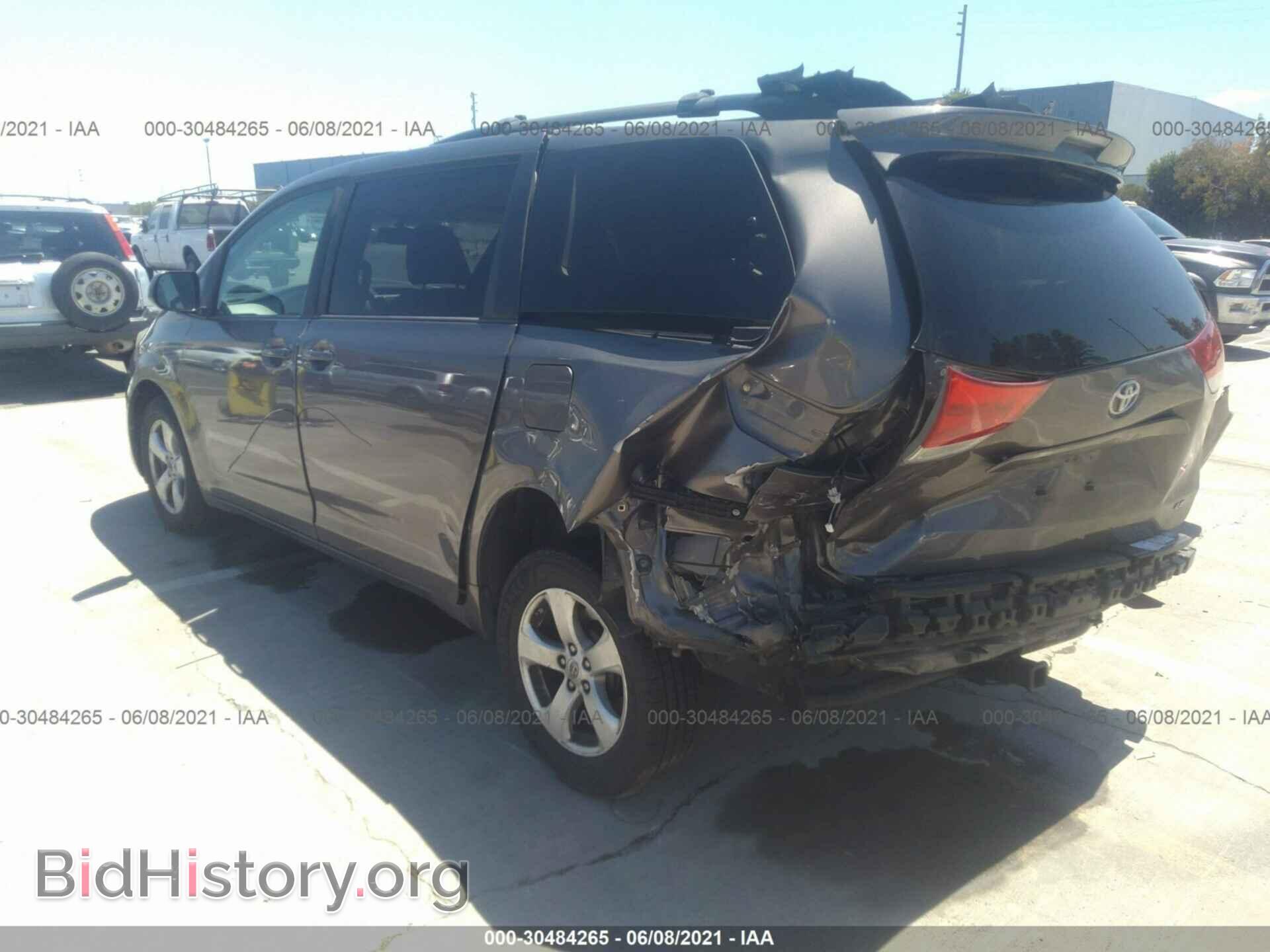 2013 TOYOTA SIENNA - VIN: 5TDKK3DC2DS333621 - Фото 3