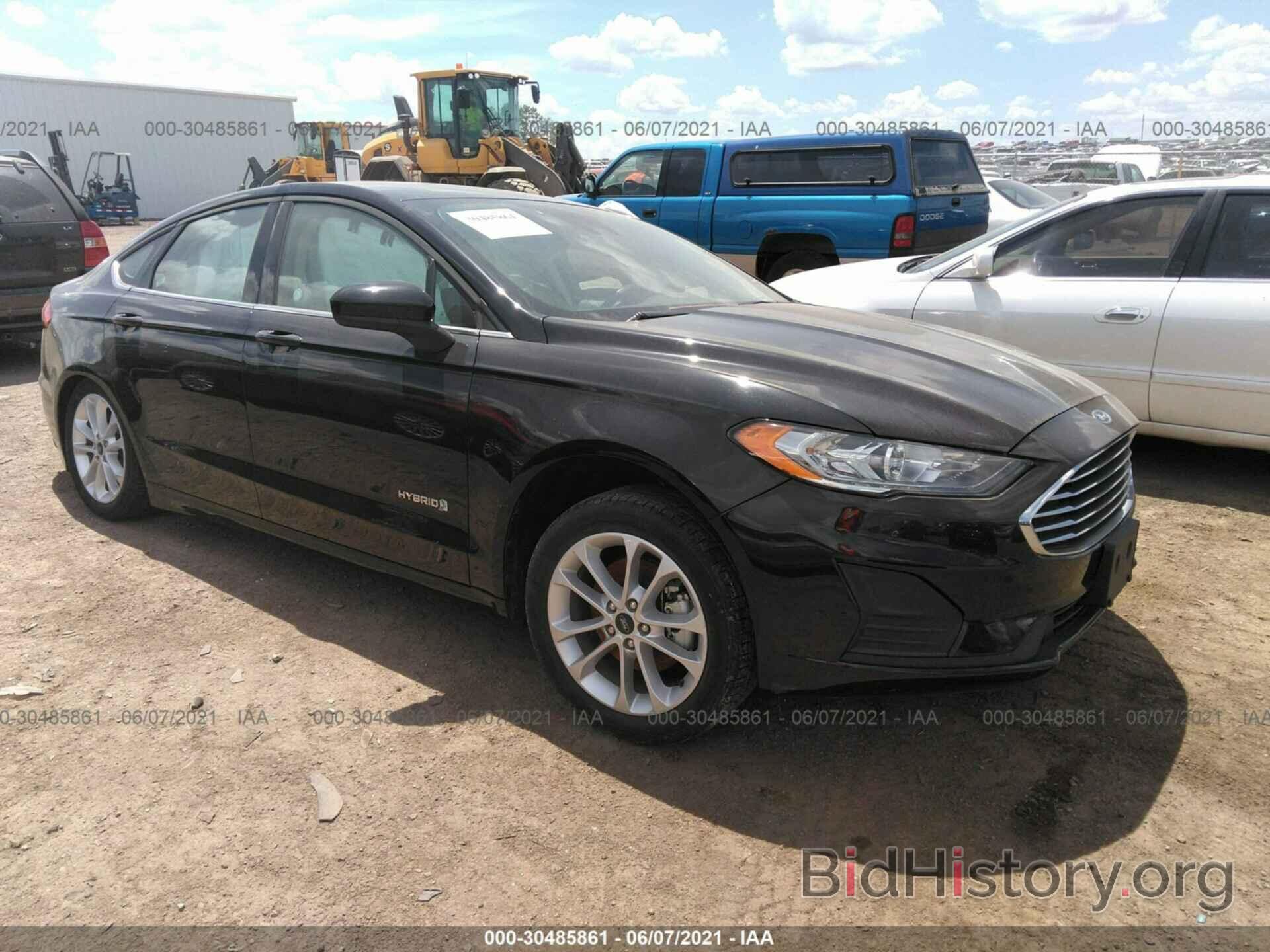 Photo 3FA6P0LU4KR242206 - FORD FUSION HYBRID 2019