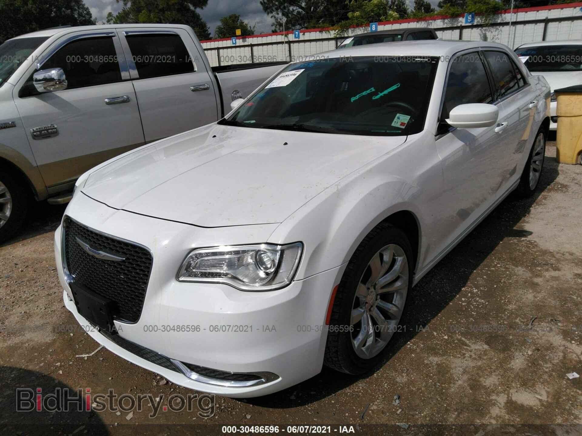 2016 CHRYSLER 300 - VIN: 2C3CCAAG7GH313725 - Фото 2