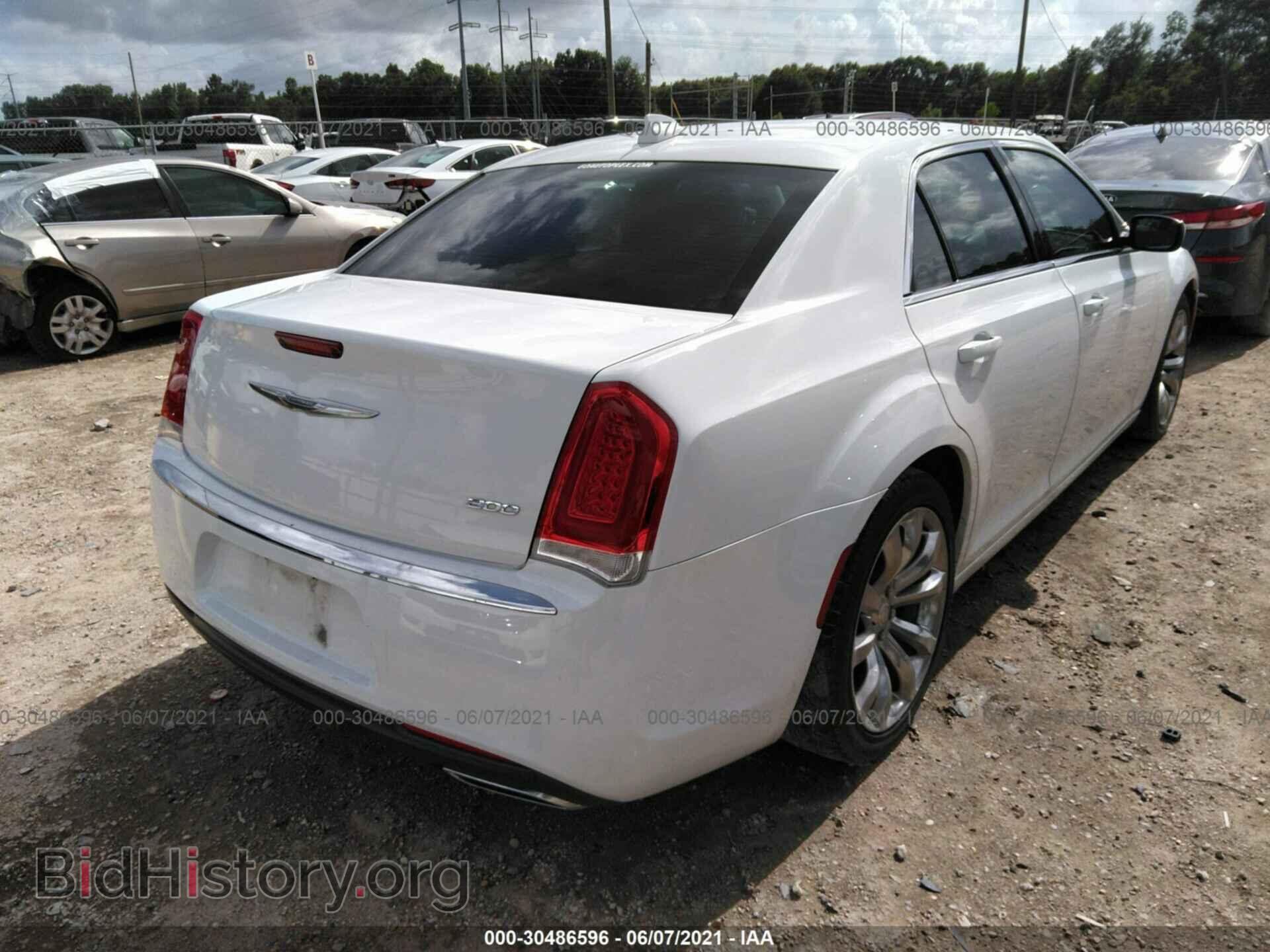 2016 CHRYSLER 300 - VIN: 2C3CCAAG7GH313725 - Фото 4