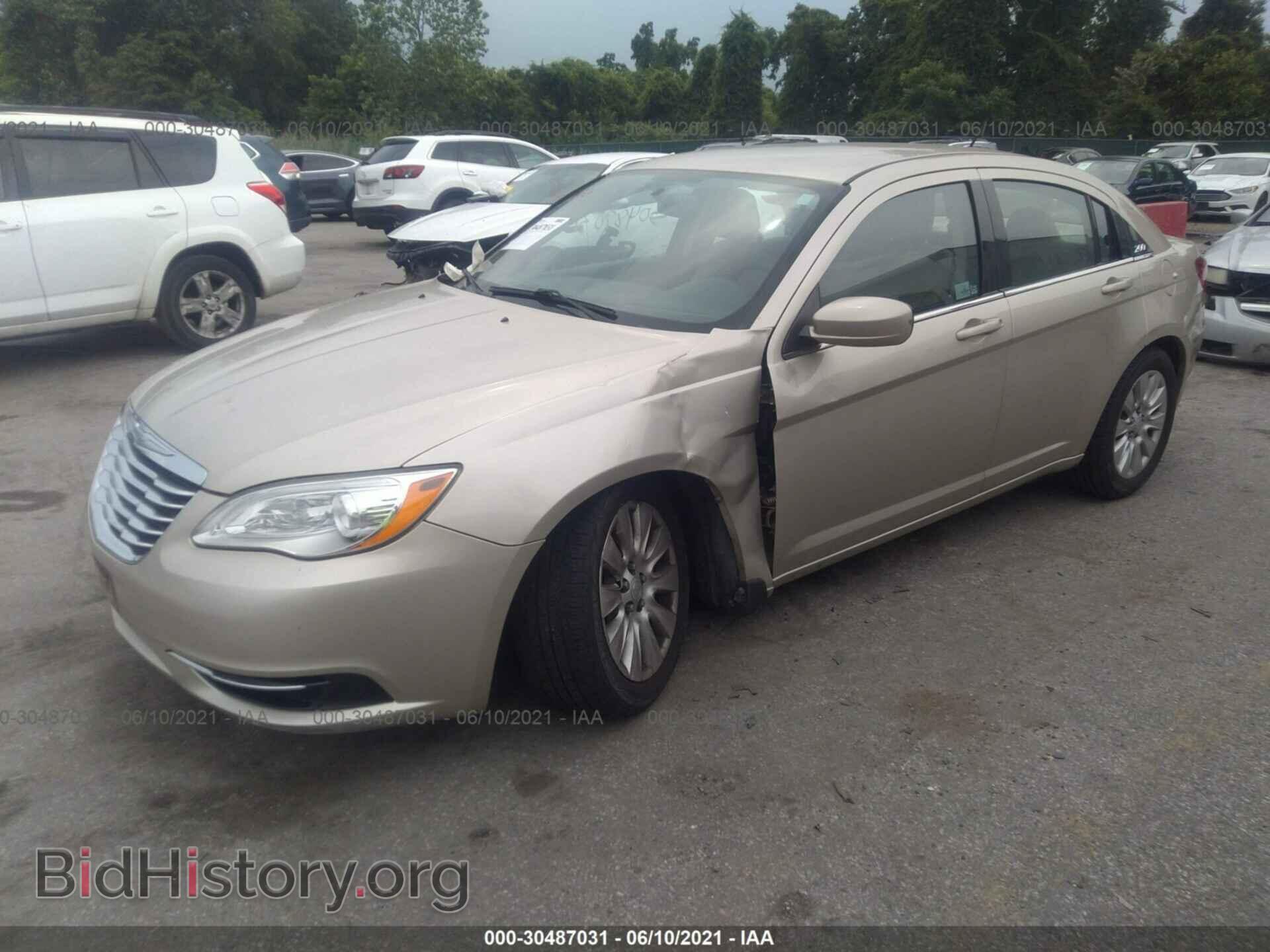 2013 CHRYSLER 200 - VIN: 1C3CCBAG3DN767446 - Photo 2