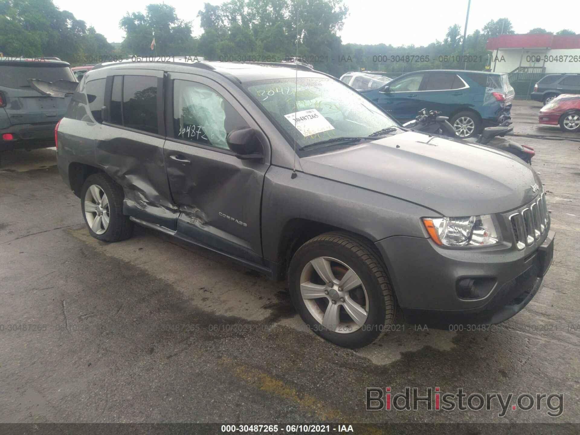 Photo 1J4NF1FB0BD279054 - JEEP COMPASS 2011