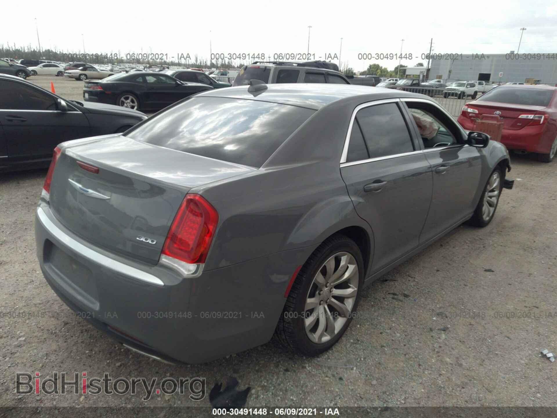2019 CHRYSLER 300 - VIN: 2C3CCAAG1KH615844 - Фото 4
