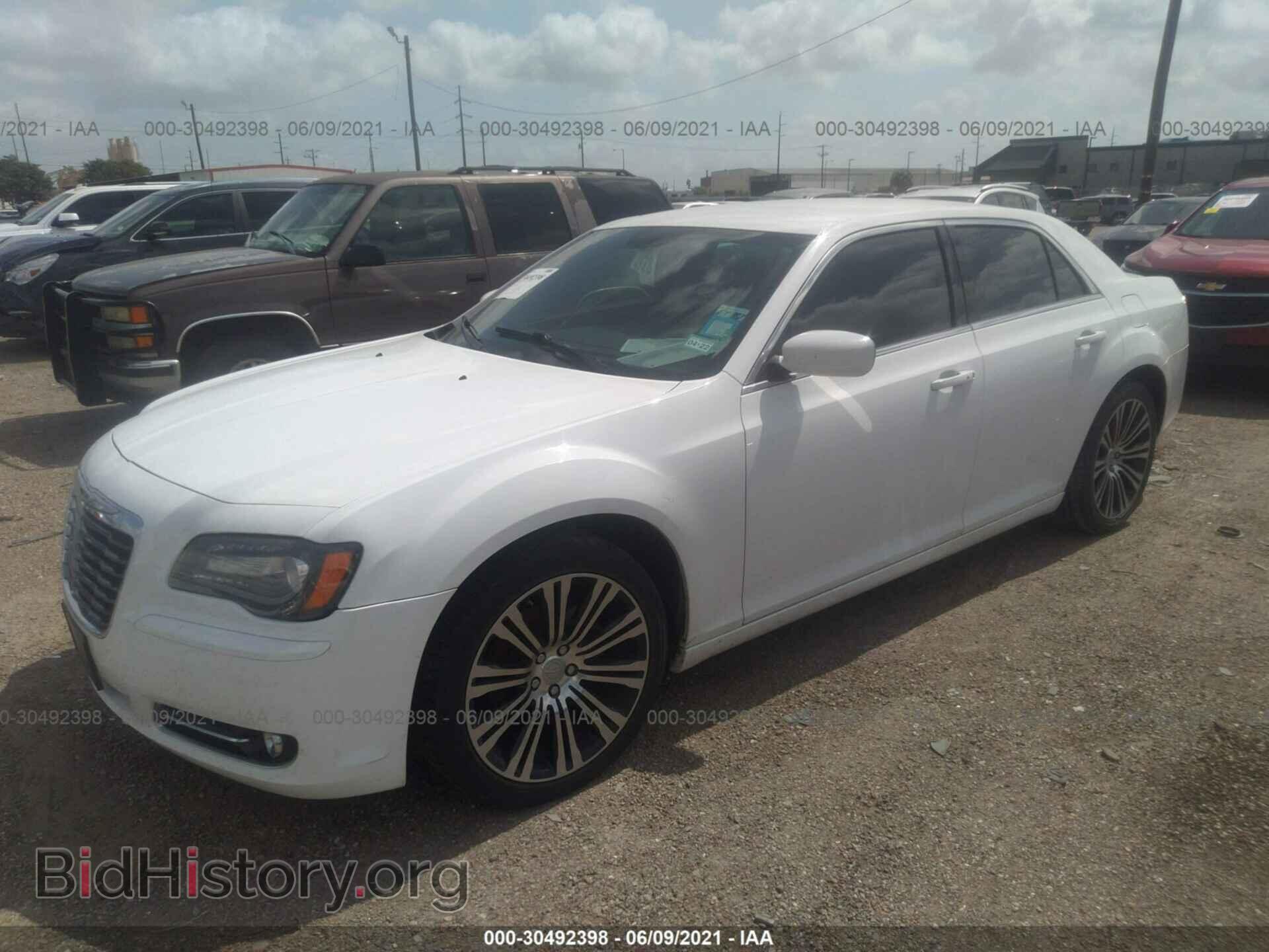 2013 CHRYSLER 300 - VIN: 2C3CCABG3DH703473 - Фото 2