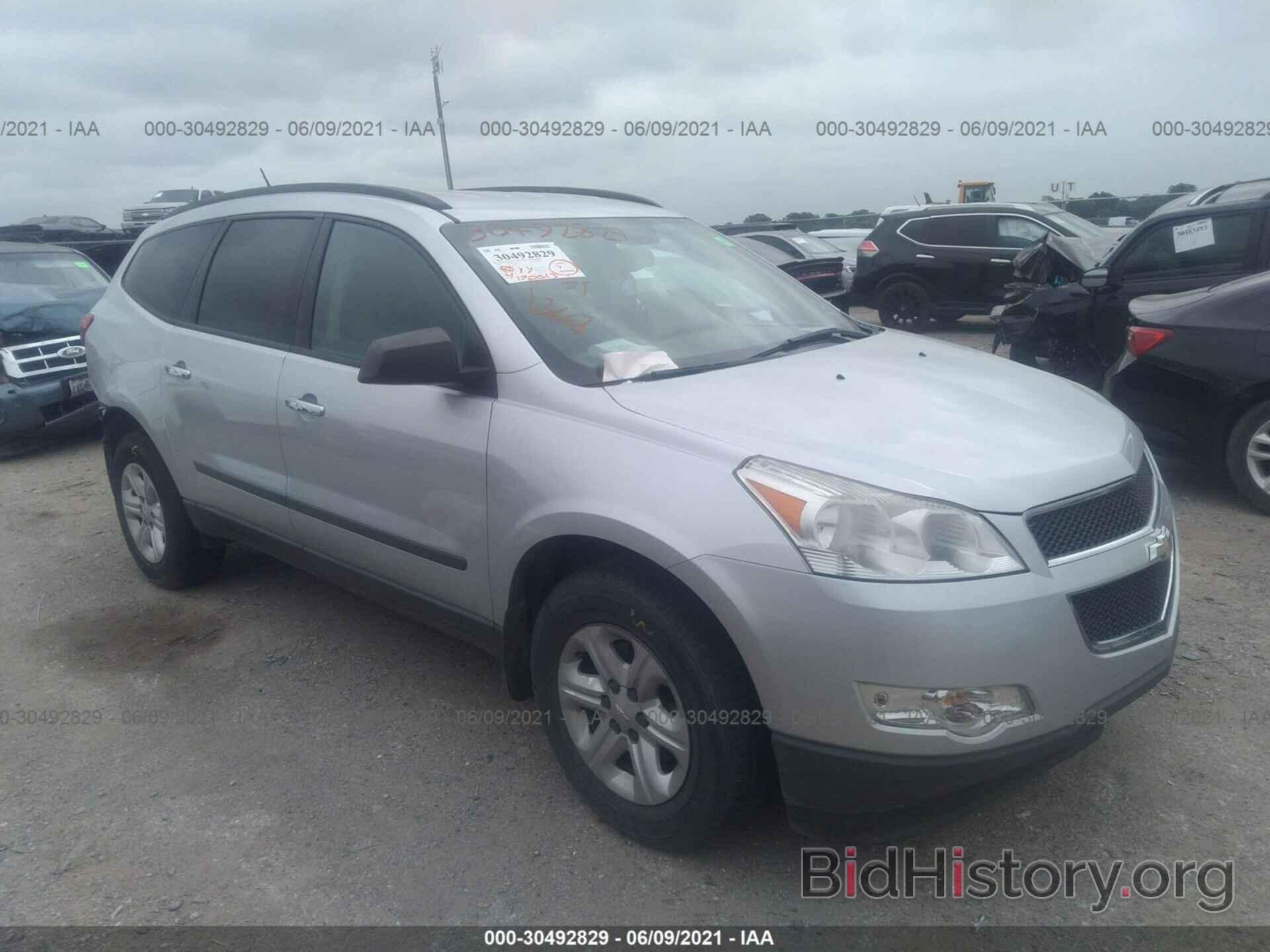 Photo 1GNKRFED4CJ167321 - CHEVROLET TRAVERSE 2012