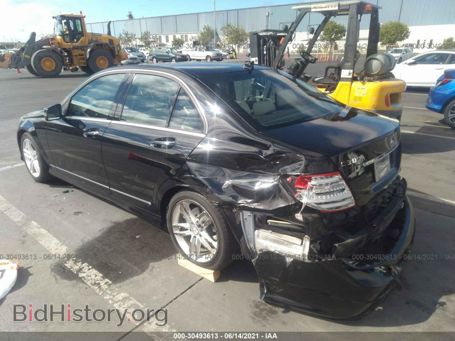 2013 MERCEDES-BENZ C-CLASS - VIN: WDDGF8AB8DA819923 - Фото 3