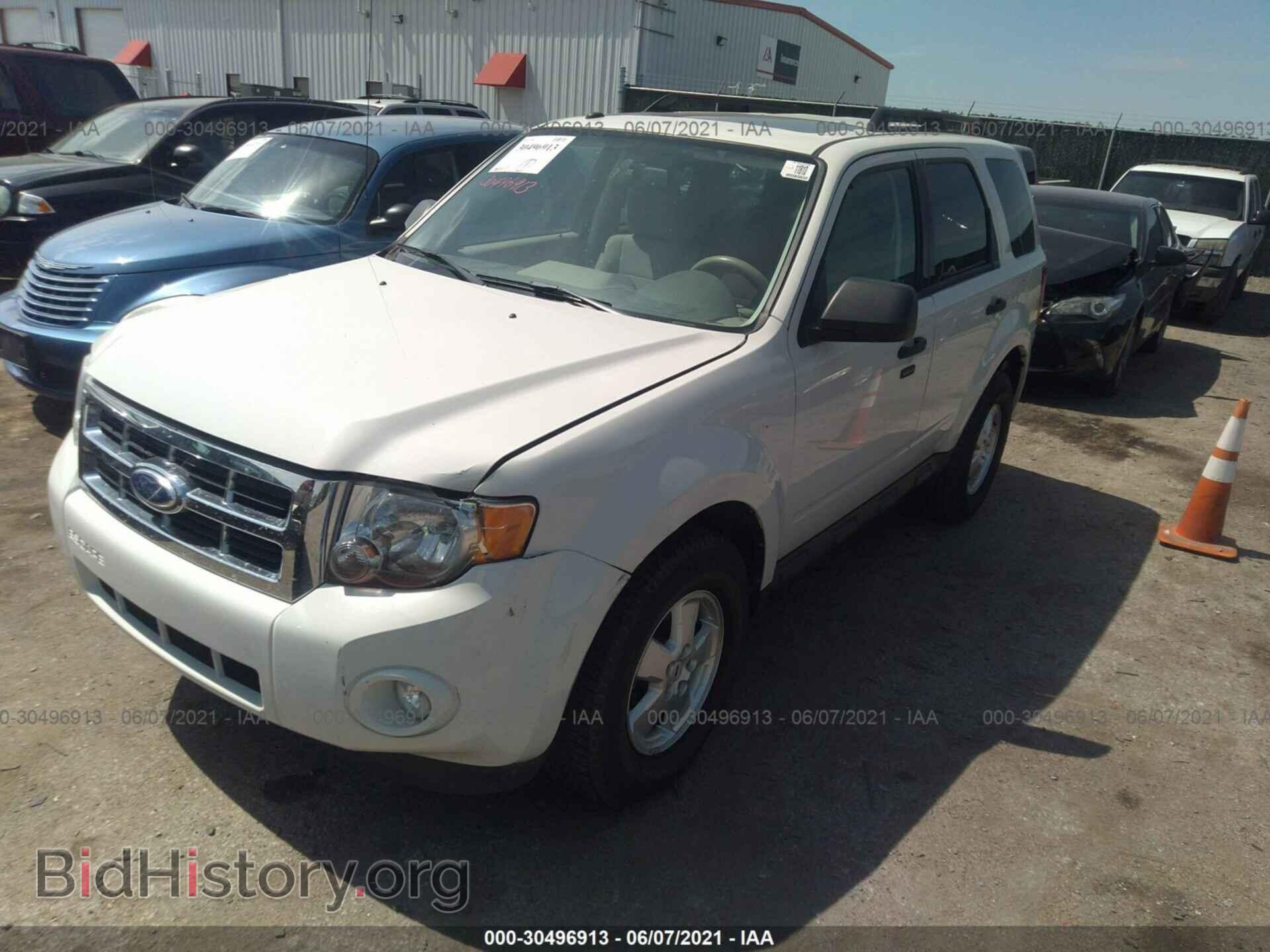 2011 FORD ESCAPE - VIN: 1FMCU9DG7BKC10630 - Фото 2