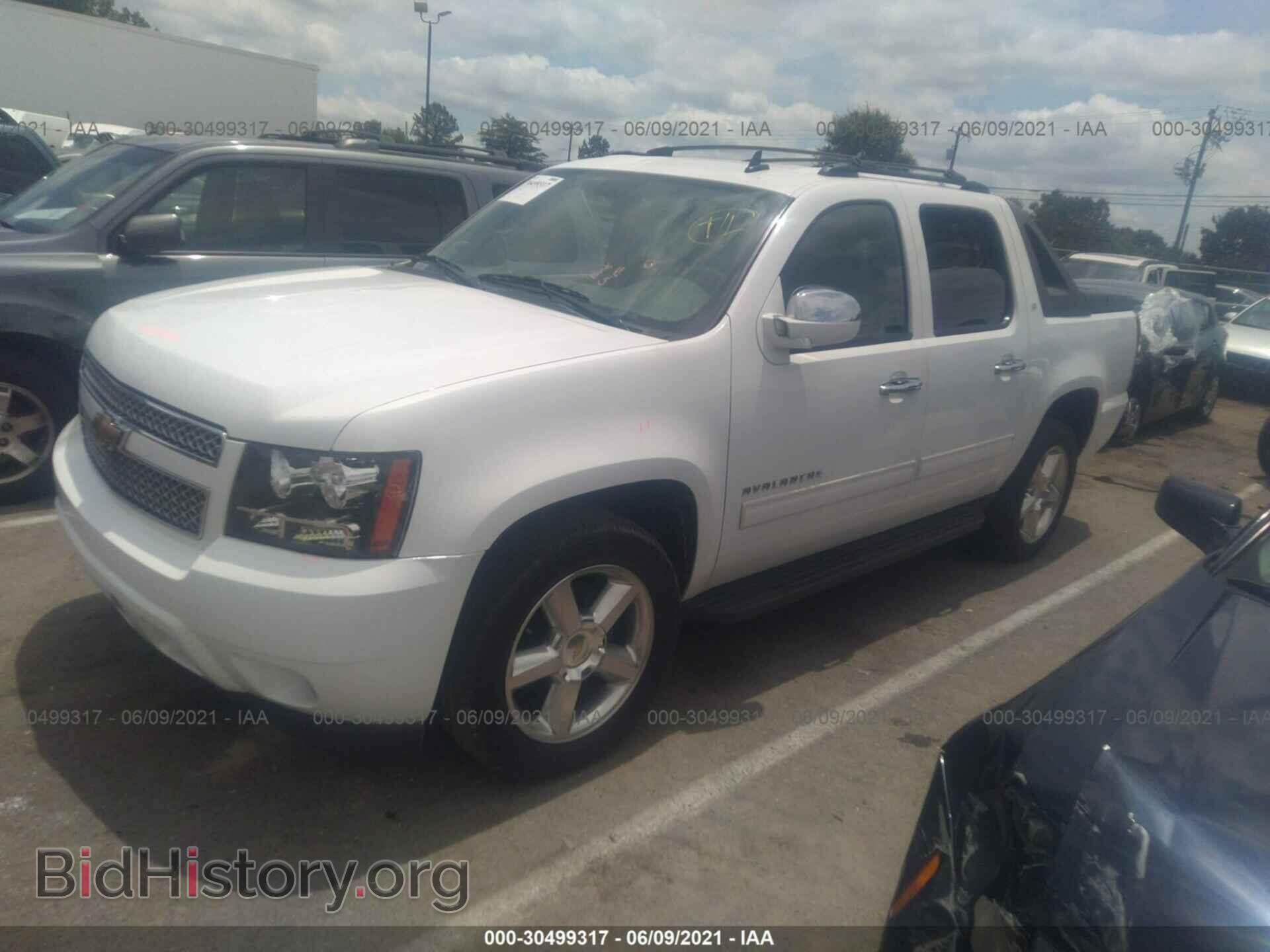 2011 CHEVROLET AVALANCHE - VIN: 3GNMCFE07BG394364 - Фото 2